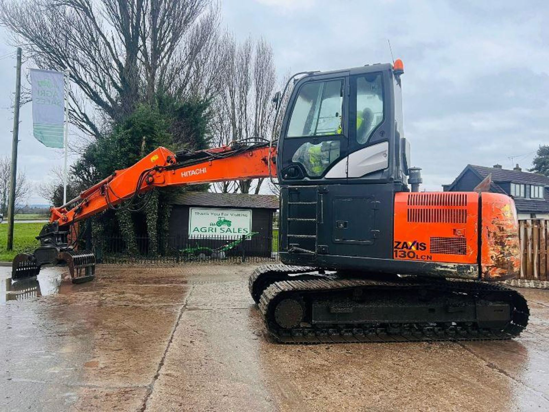 HITACHI ZAXIS 130LCN HIGH RISED CABIN TRACKED EXCAVATOR C/W SELECTOR GRAB *PLUS VAT* - Image 10 of 20