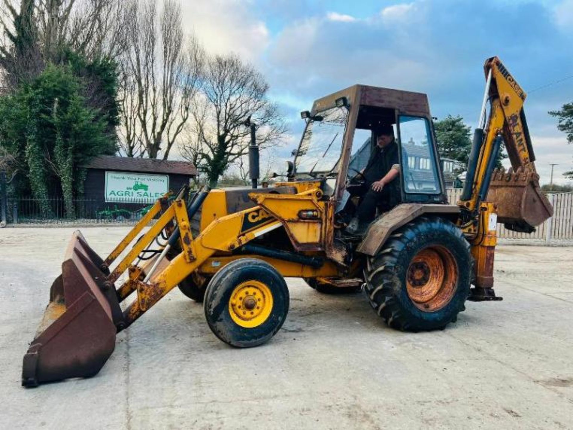 CASE 580F BACKHOE DIGGER C/W BUCKET *PLUS VAT* - Image 6 of 17