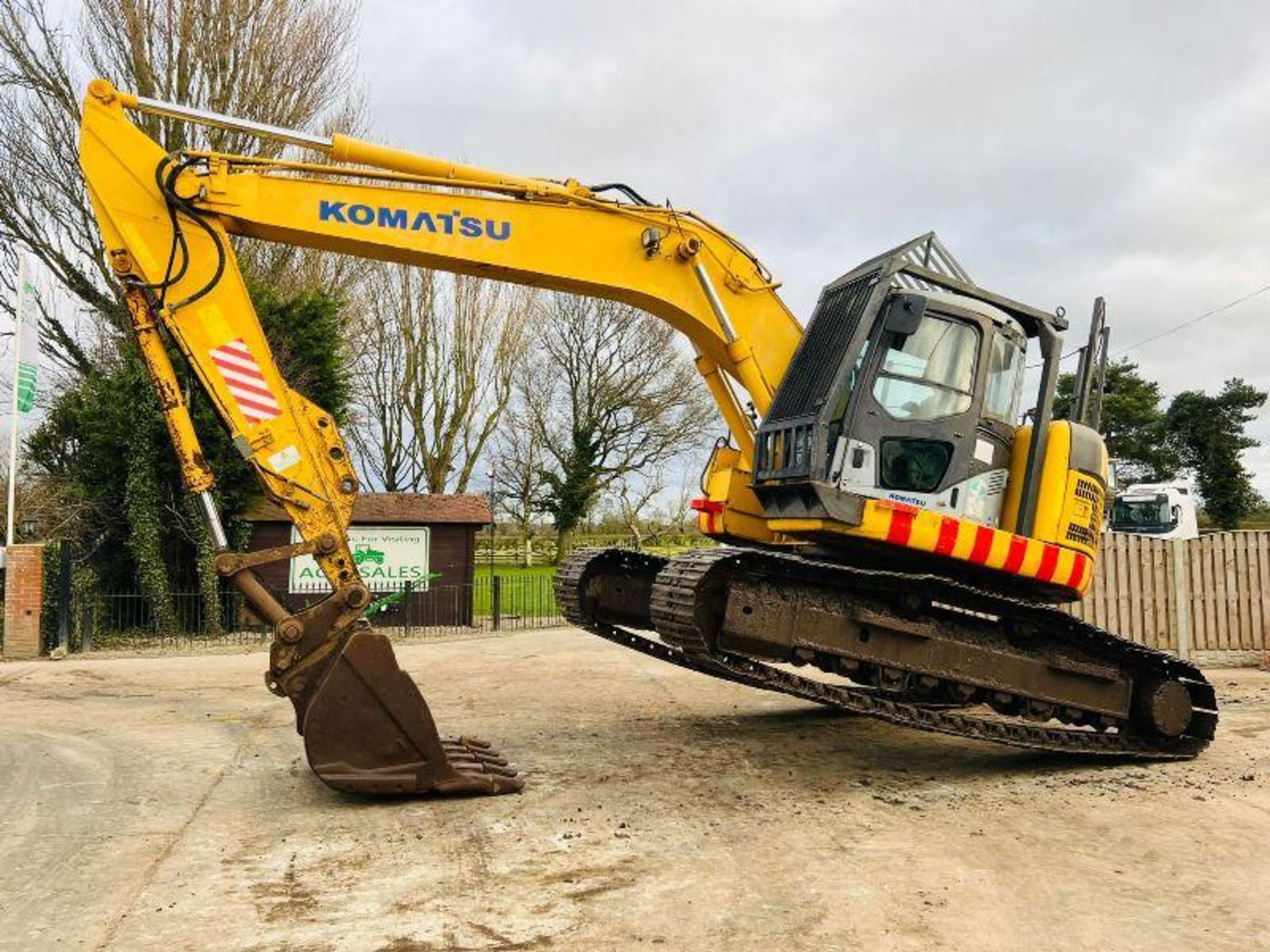 2002 KOMATSU PC228USLC-3 EXCAVATOR *PLUS VAT* - Image 10 of 17