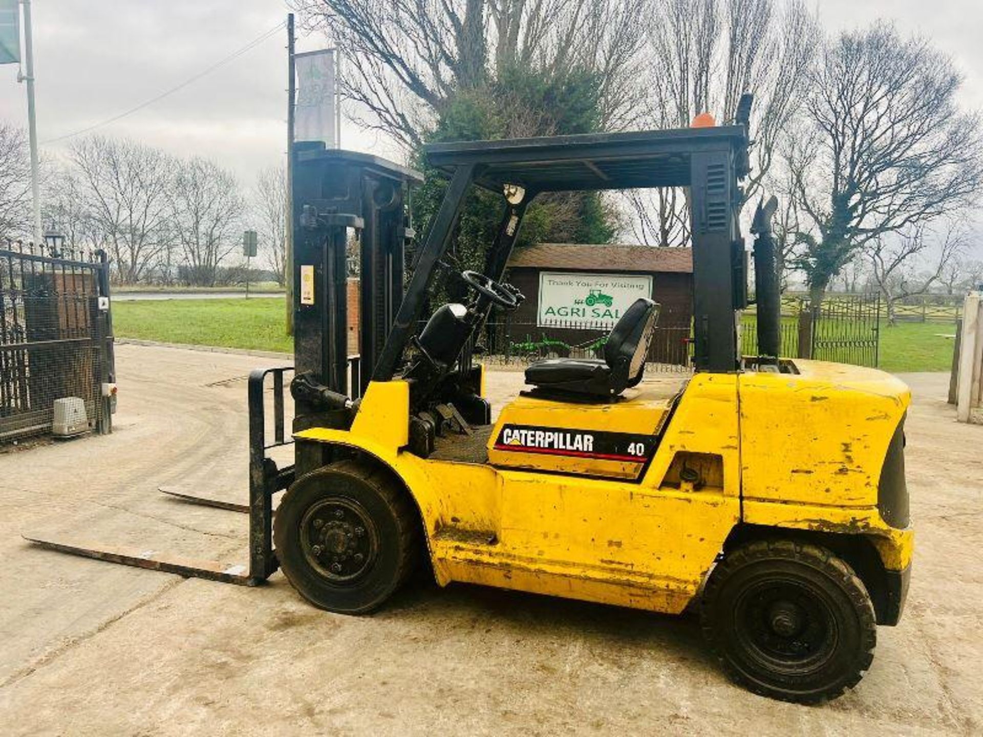 2003 CATERPILLAR DP40K DIESEL FORKLIFT (NON RUNNER) *PLUS VAT* - Image 2 of 7