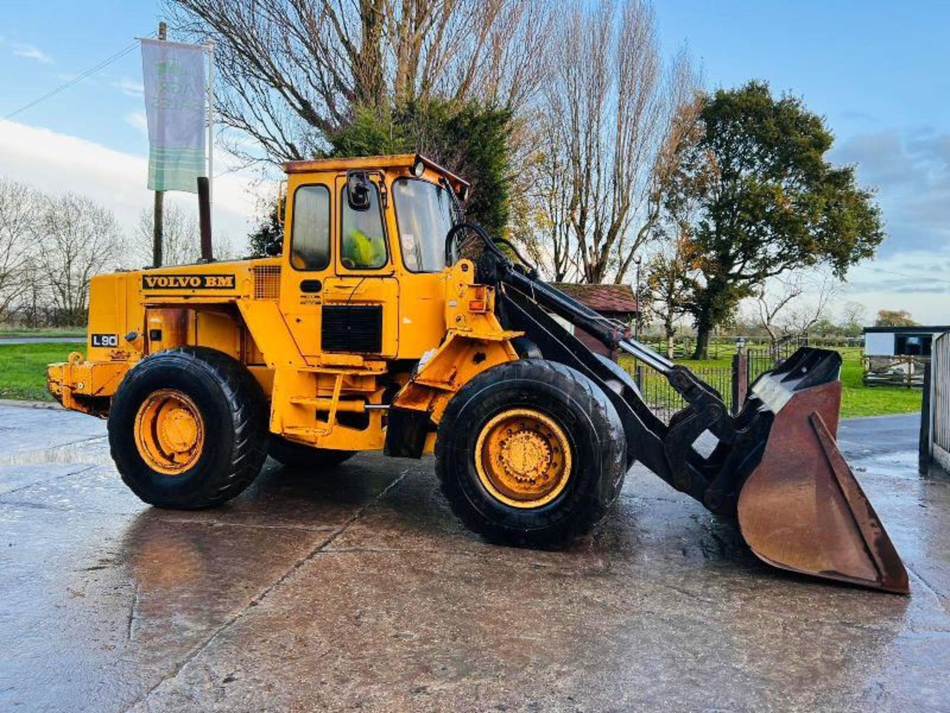 VOLVO BM L90 4WD LOADING SHOVEL *PLUS VAT* - Image 8 of 16