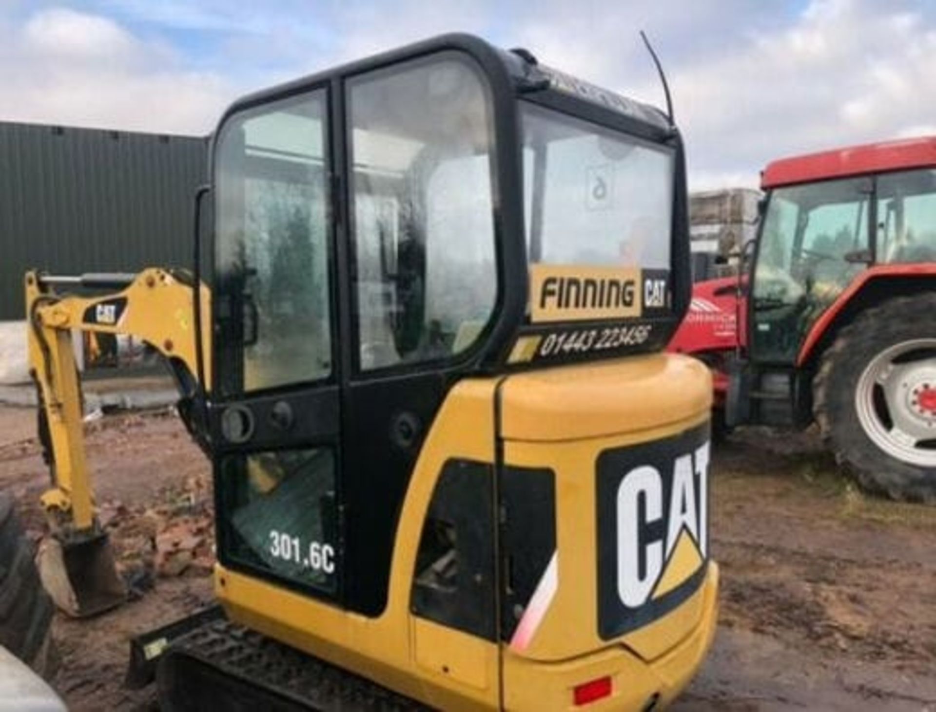 CAT 3016 MINI DIGGER *PLUS VAT* - Image 4 of 8