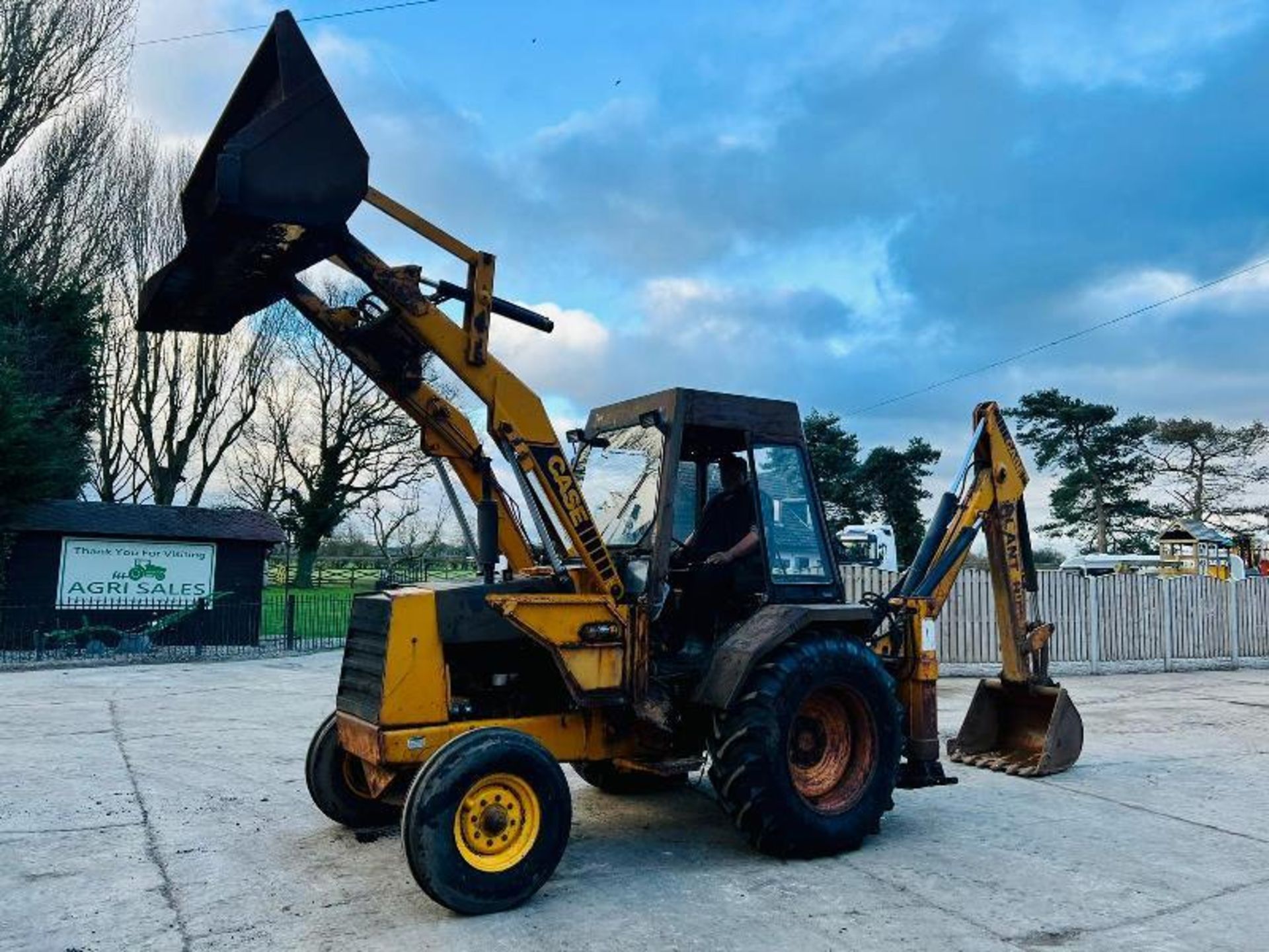 CASE 580F BACKHOE DIGGER C/W BUCKET *PLUS VAT* - Image 9 of 17