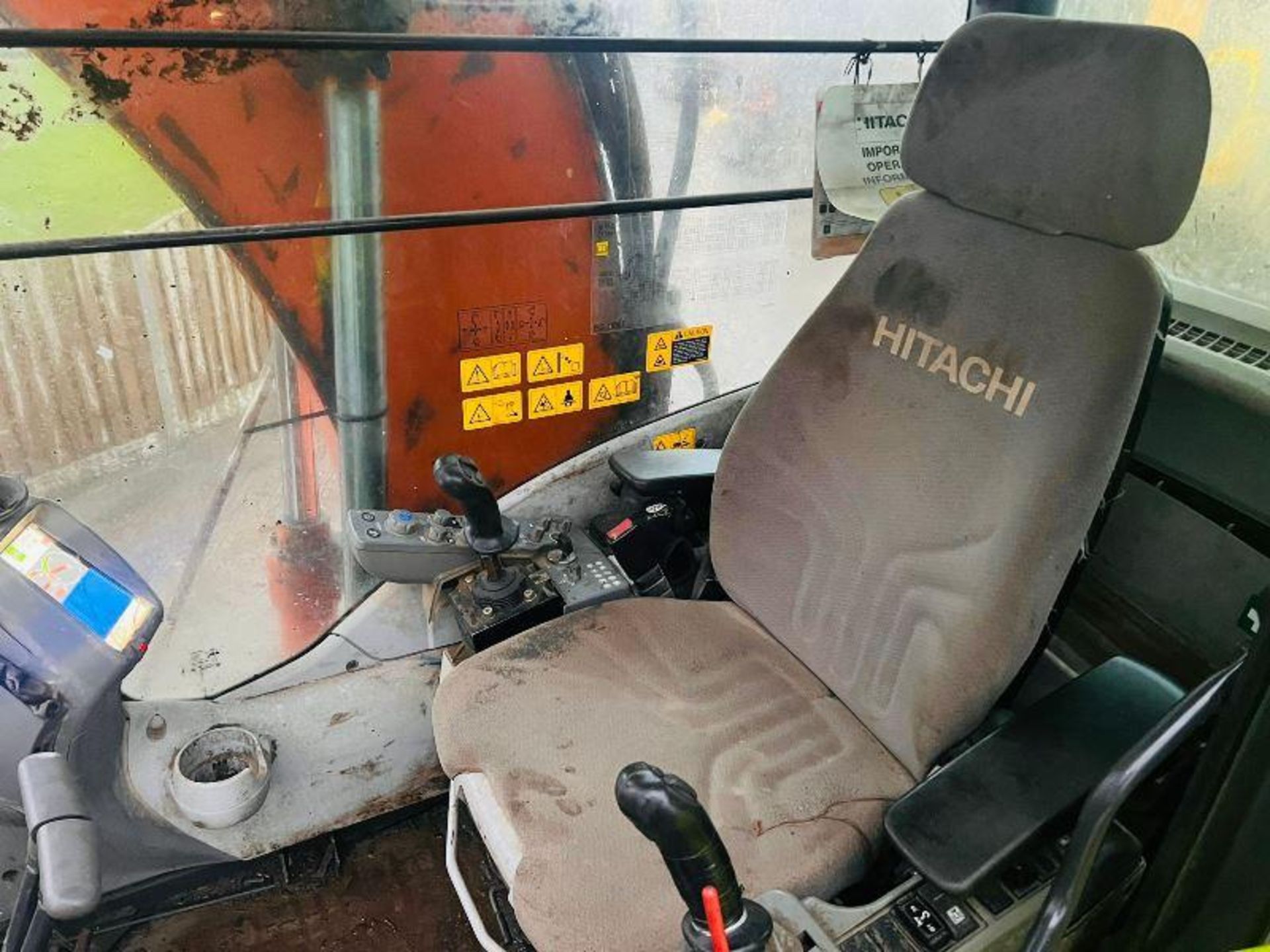 HITACHI ZAXIS 130LCN HIGH RISED CABIN TRACKED EXCAVATOR C/W SELECTOR GRAB *PLUS VAT* - Image 15 of 20