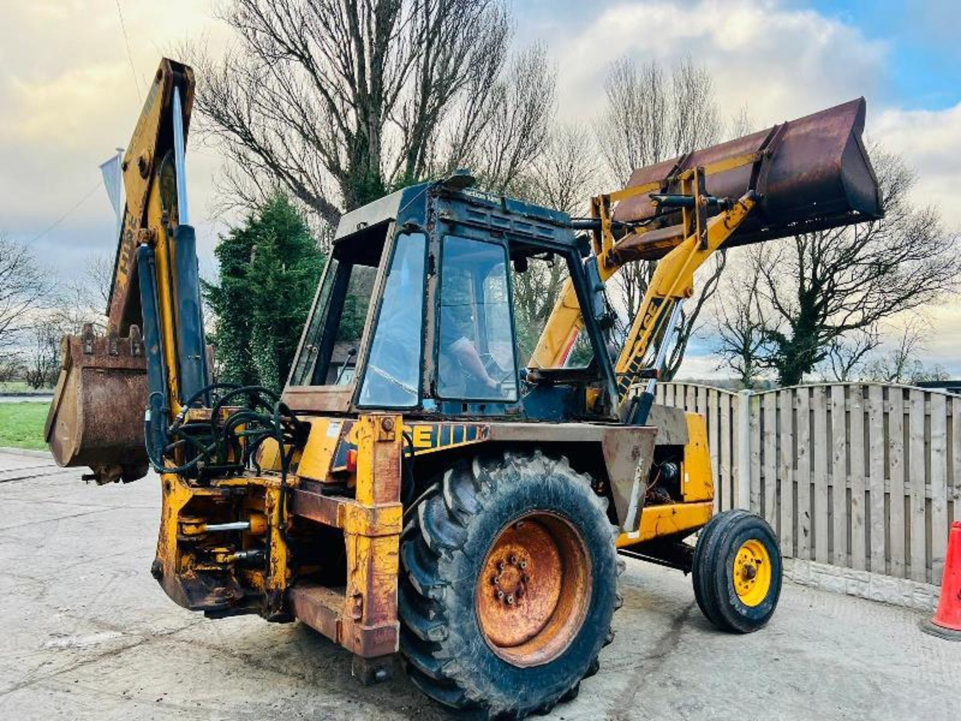 CASE 580F BACKHOE DIGGER C/W BUCKET *PLUS VAT* - Image 3 of 17