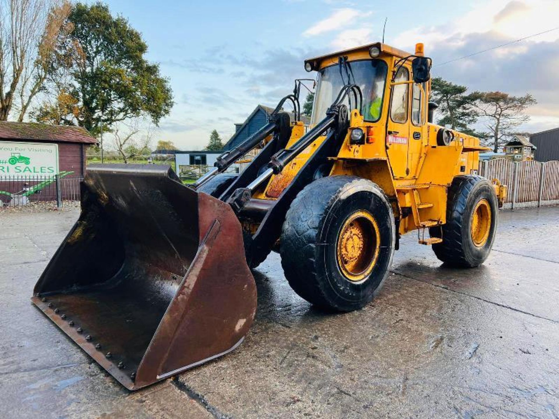 VOLVO BM L90 4WD LOADING SHOVEL *PLUS VAT*