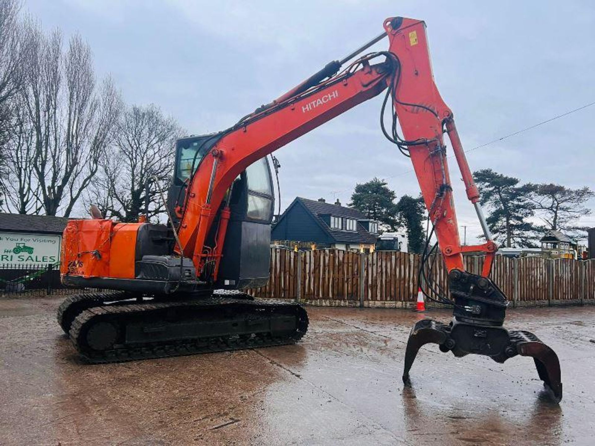 HITACHI ZAXIS 130LCN HIGH RISED CABIN TRACKED EXCAVATOR C/W SELECTOR GRAB *PLUS VAT*