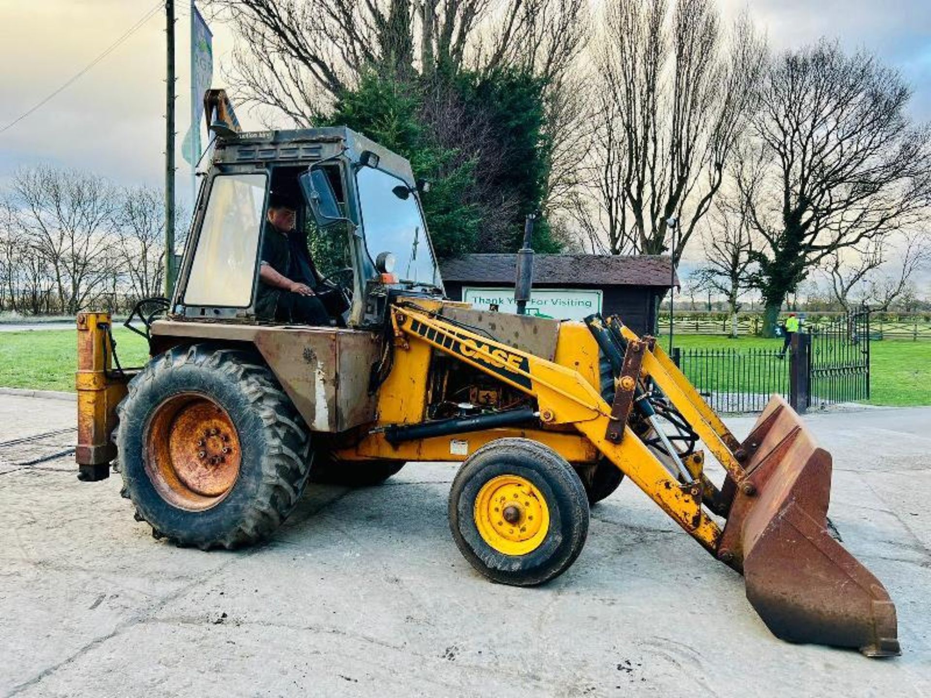 CASE 580F BACKHOE DIGGER C/W BUCKET *PLUS VAT* - Image 11 of 17