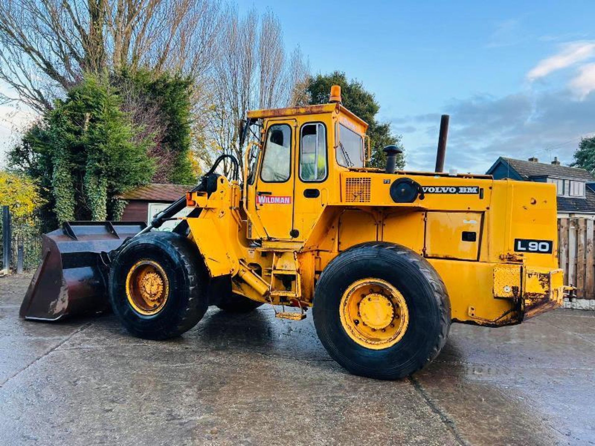 VOLVO BM L90 4WD LOADING SHOVEL *PLUS VAT* - Image 3 of 16