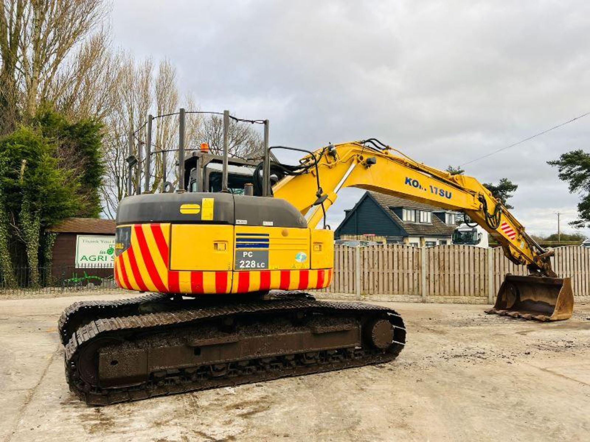 2002 KOMATSU PC228USLC-3 EXCAVATOR *PLUS VAT* - Image 5 of 17