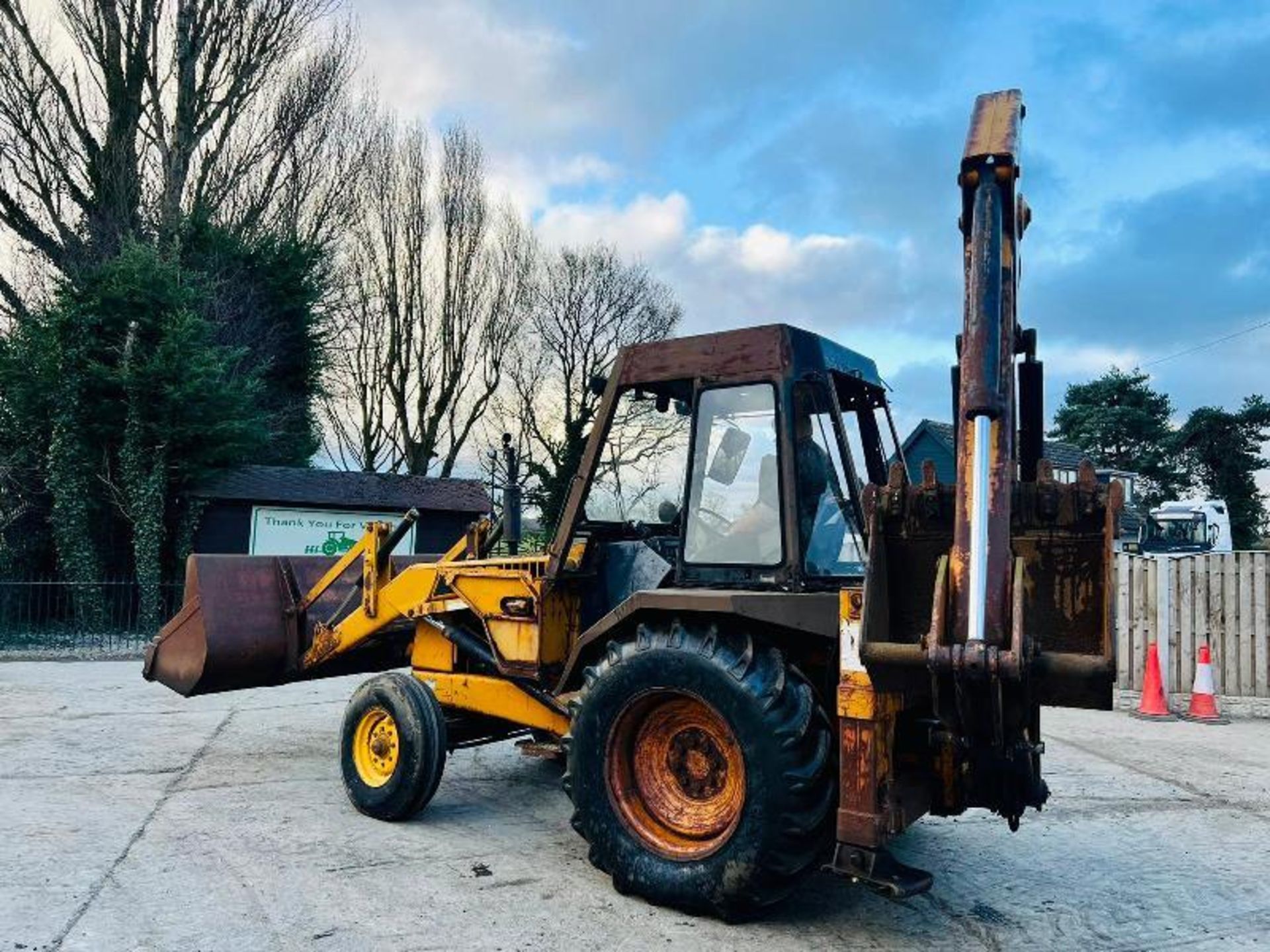 CASE 580F BACKHOE DIGGER C/W BUCKET *PLUS VAT* - Image 8 of 17