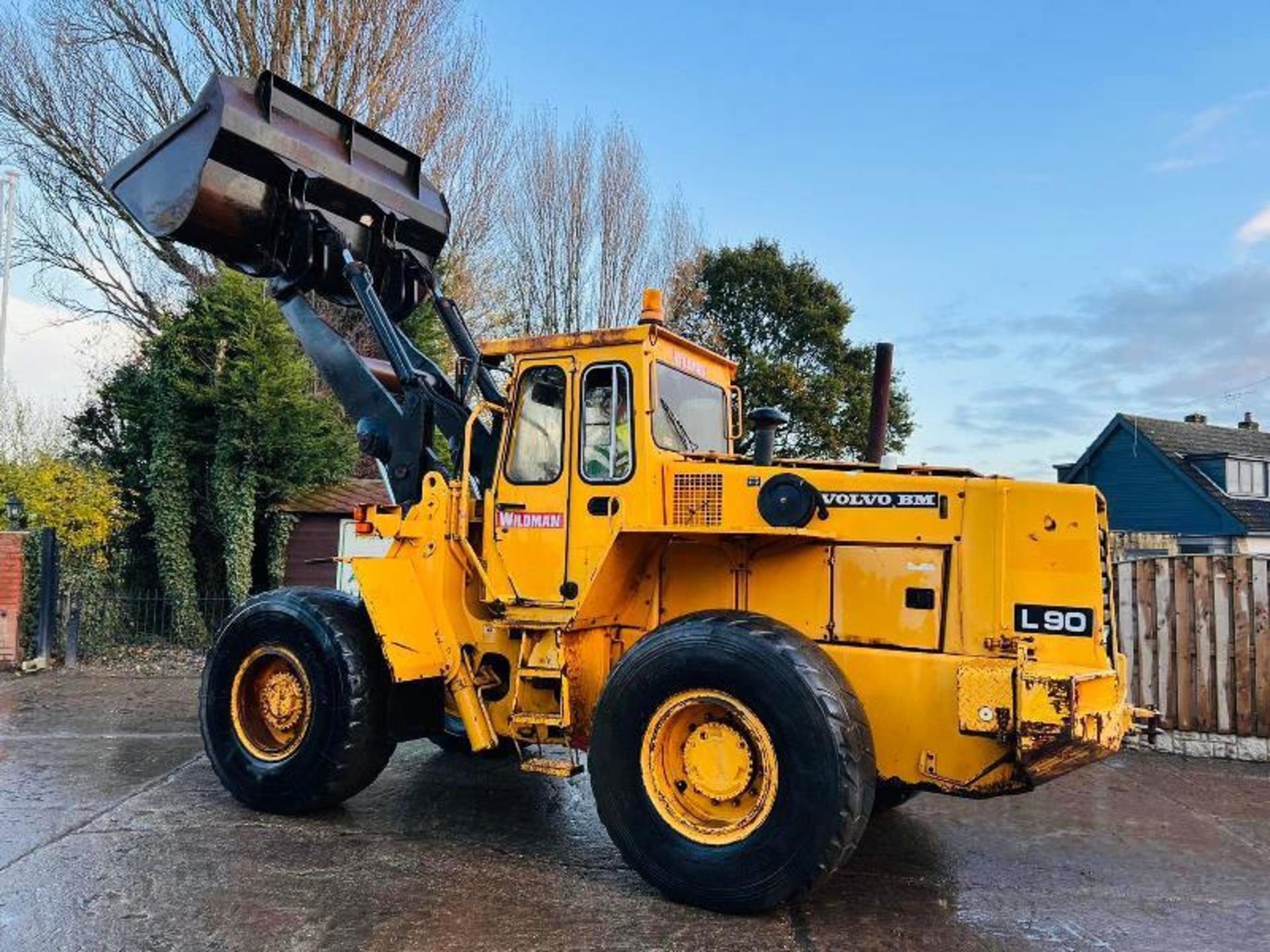 VOLVO BM L90 4WD LOADING SHOVEL *PLUS VAT* - Image 2 of 16