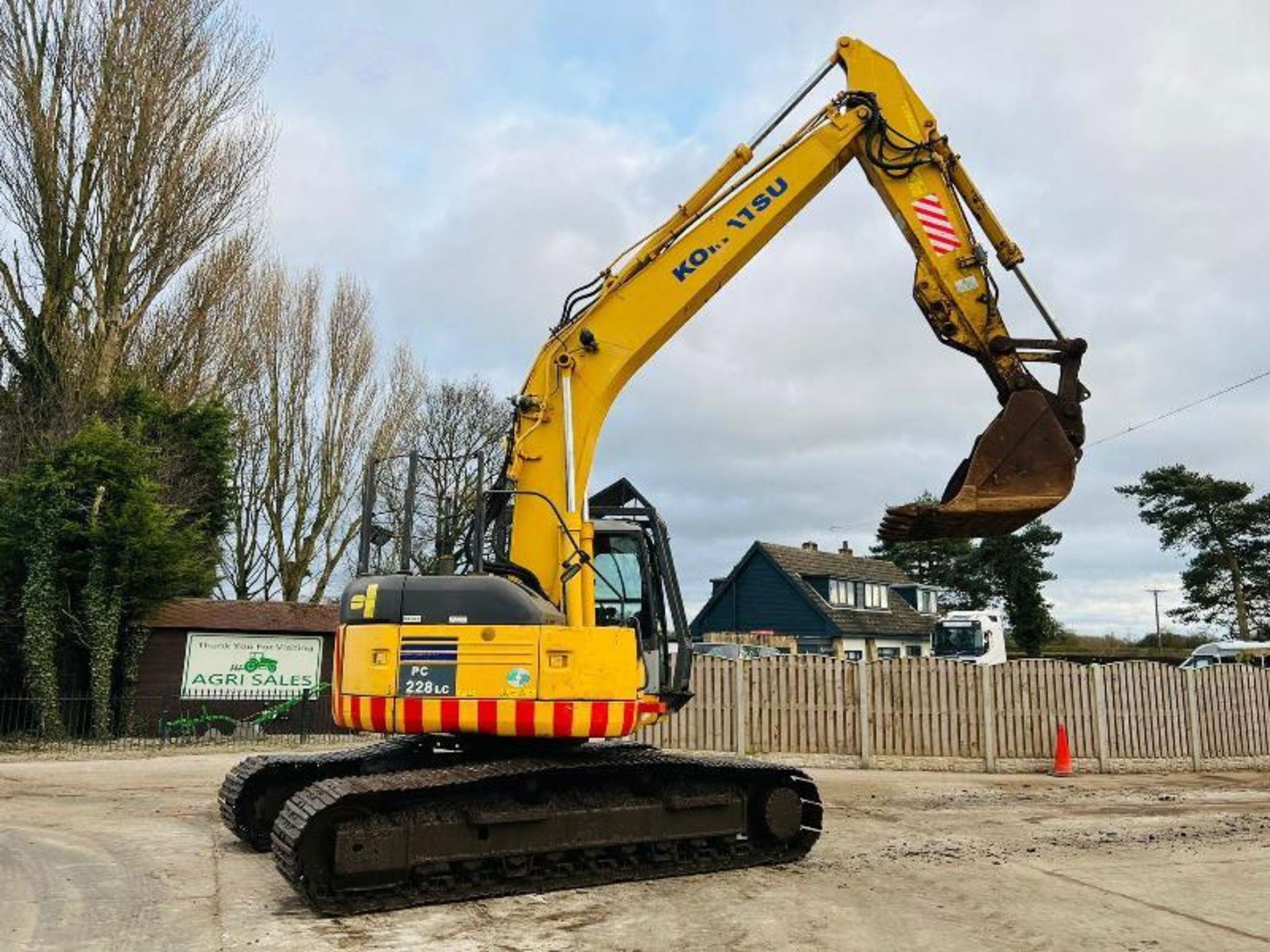 2002 KOMATSU PC228USLC-3 EXCAVATOR *PLUS VAT* - Image 13 of 17