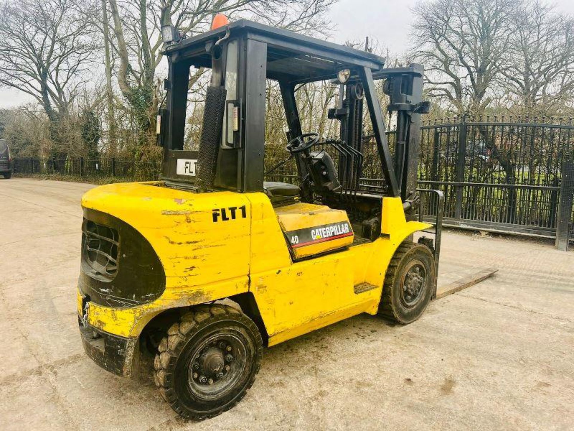 2003 CATERPILLAR DP40K DIESEL FORKLIFT (NON RUNNER) *PLUS VAT* - Image 3 of 7