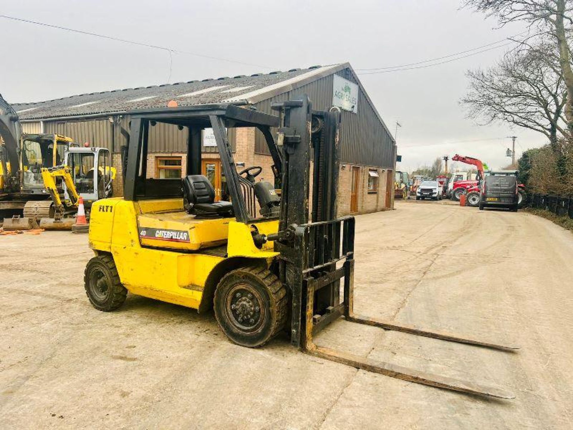 2003 CATERPILLAR DP40K DIESEL FORKLIFT (NON RUNNER) *PLUS VAT* - Image 4 of 7