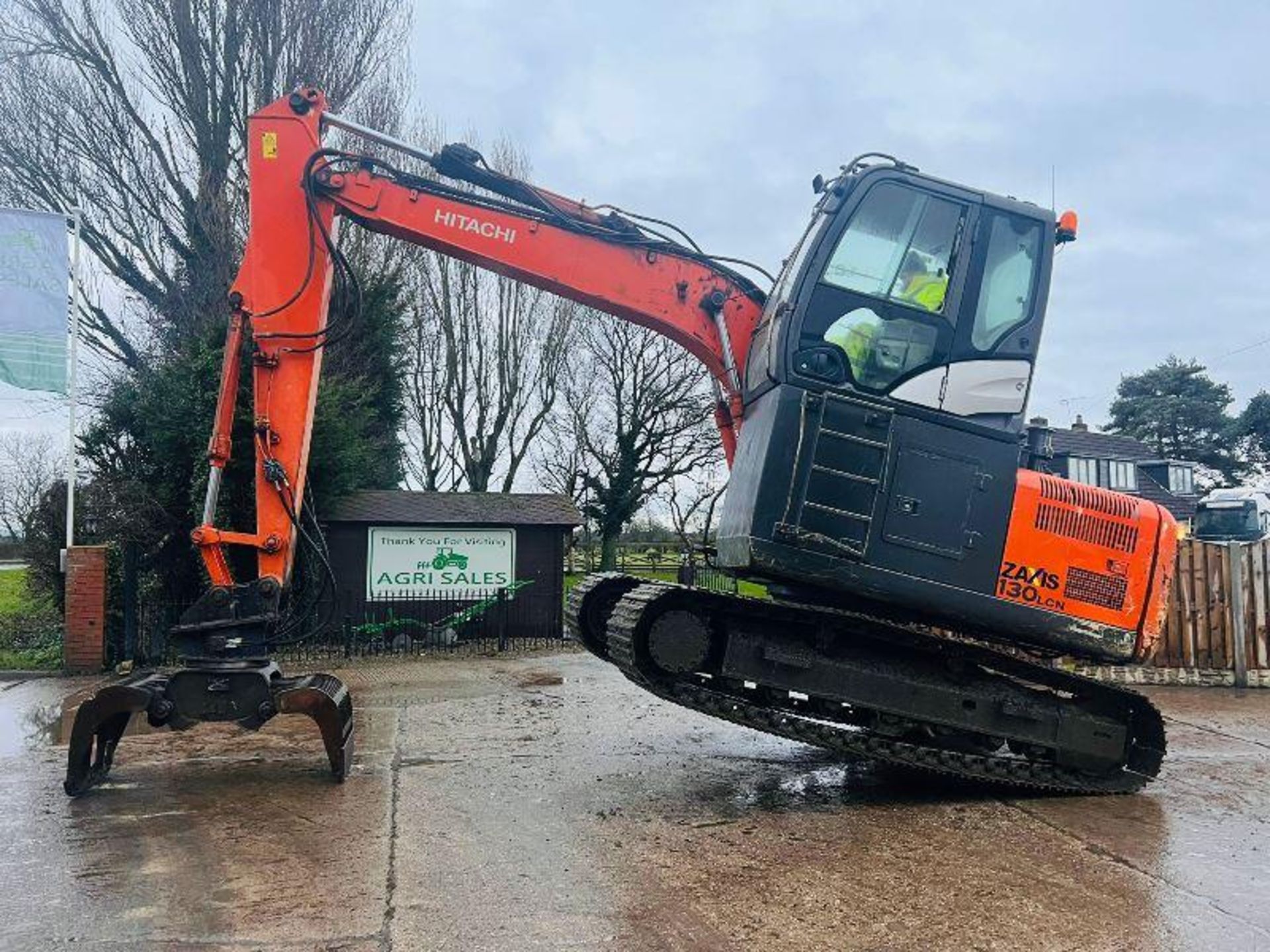 HITACHI ZAXIS 130LCN HIGH RISED CABIN TRACKED EXCAVATOR C/W SELECTOR GRAB *PLUS VAT* - Image 11 of 20