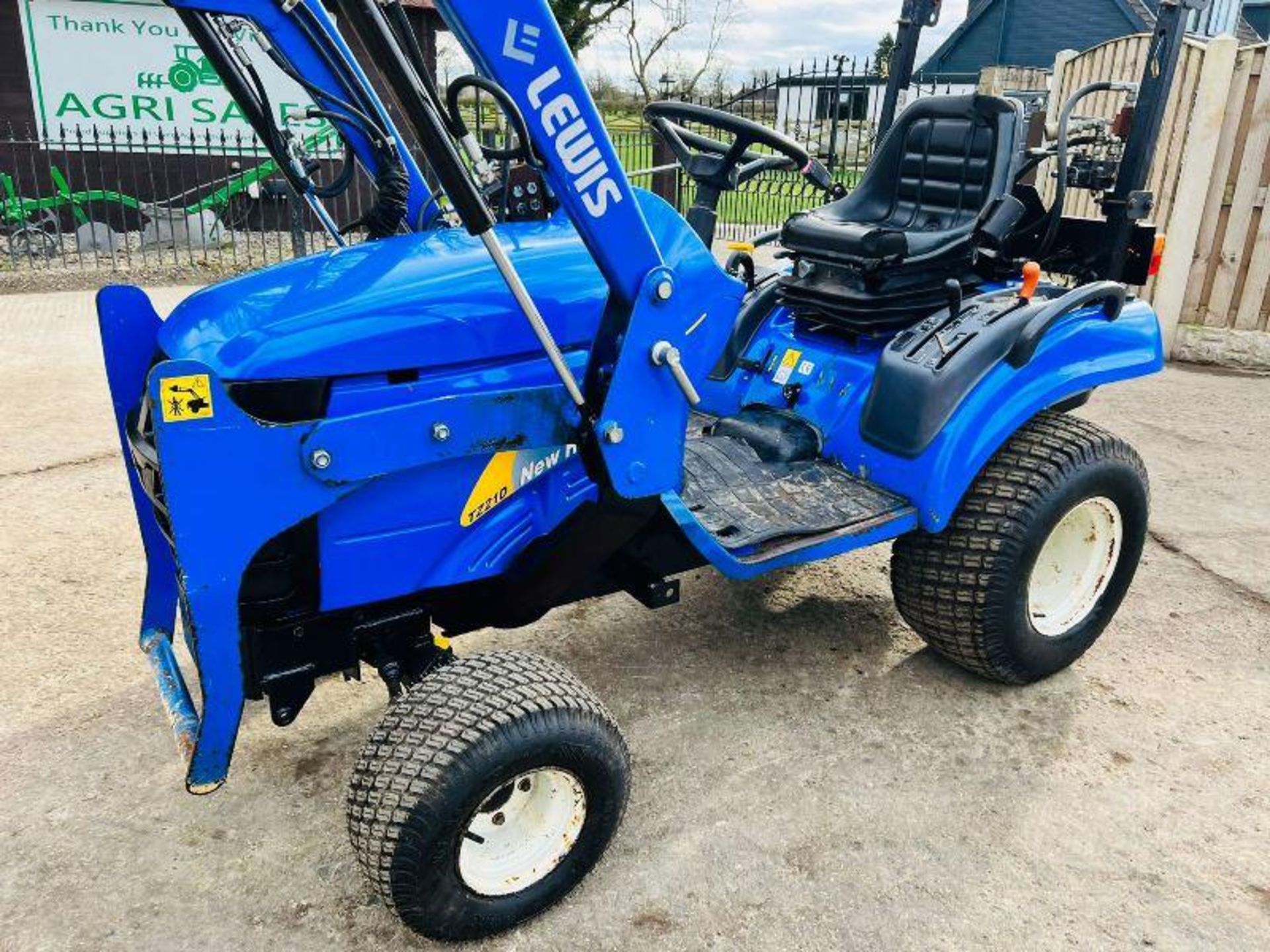 NEW HOLLAND TZ21D COMPACT TRACTOR *PLUS VAT* - Image 8 of 20
