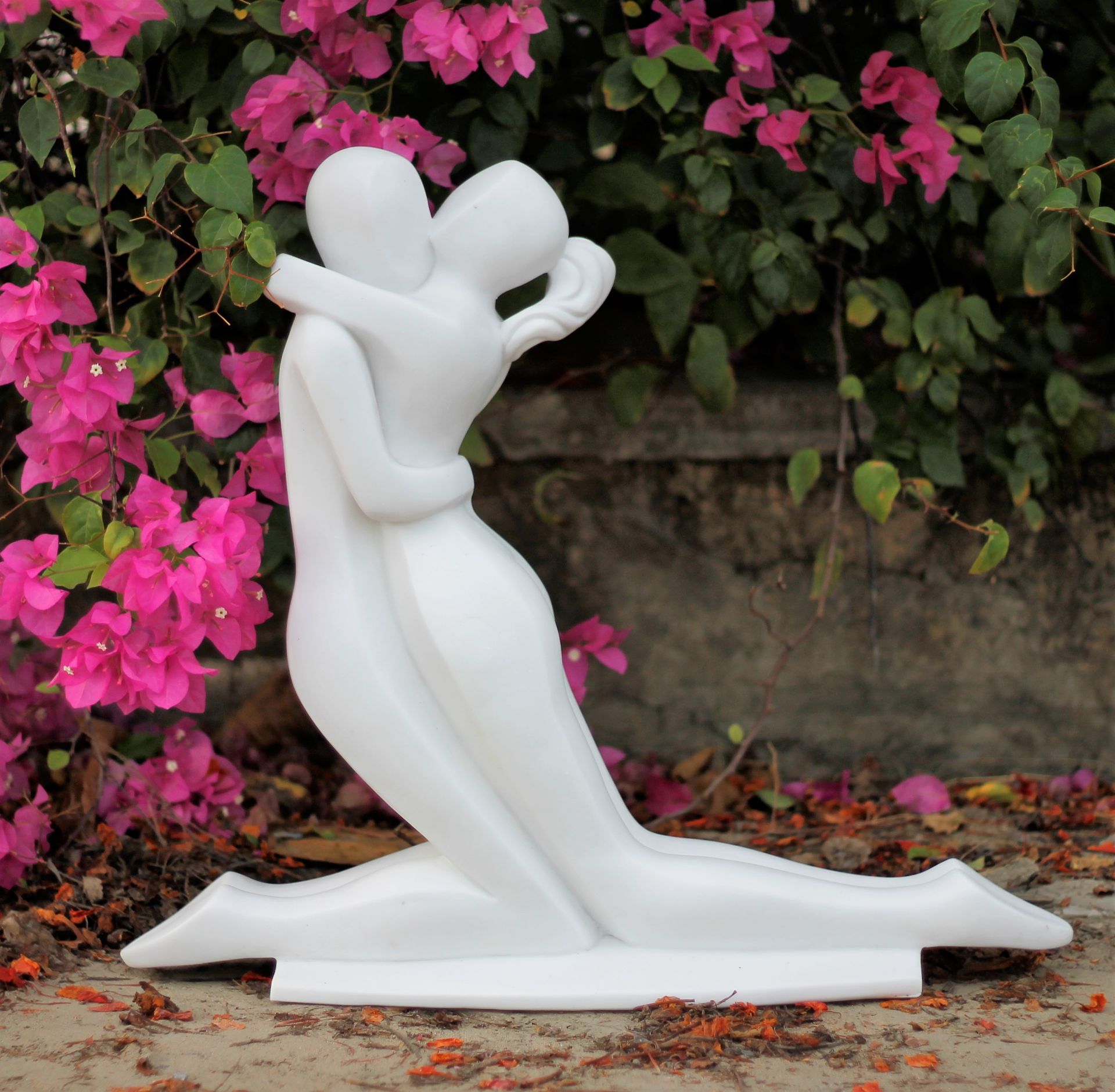 Beautiful contemporary Dinova Endless Love statues *PLUS VAT*