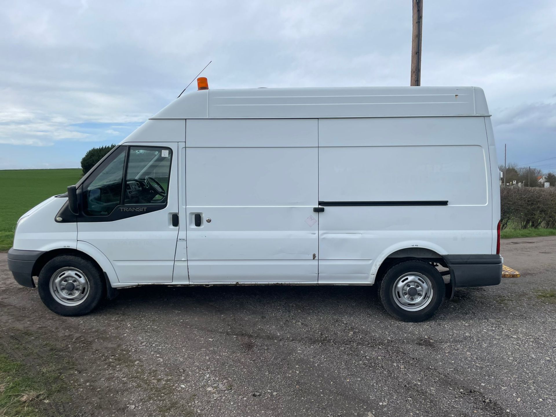 2013 FORD TRANSIT 125 T350 RWD WHITE PANEL VAN *PLUS VAT* - Image 6 of 14