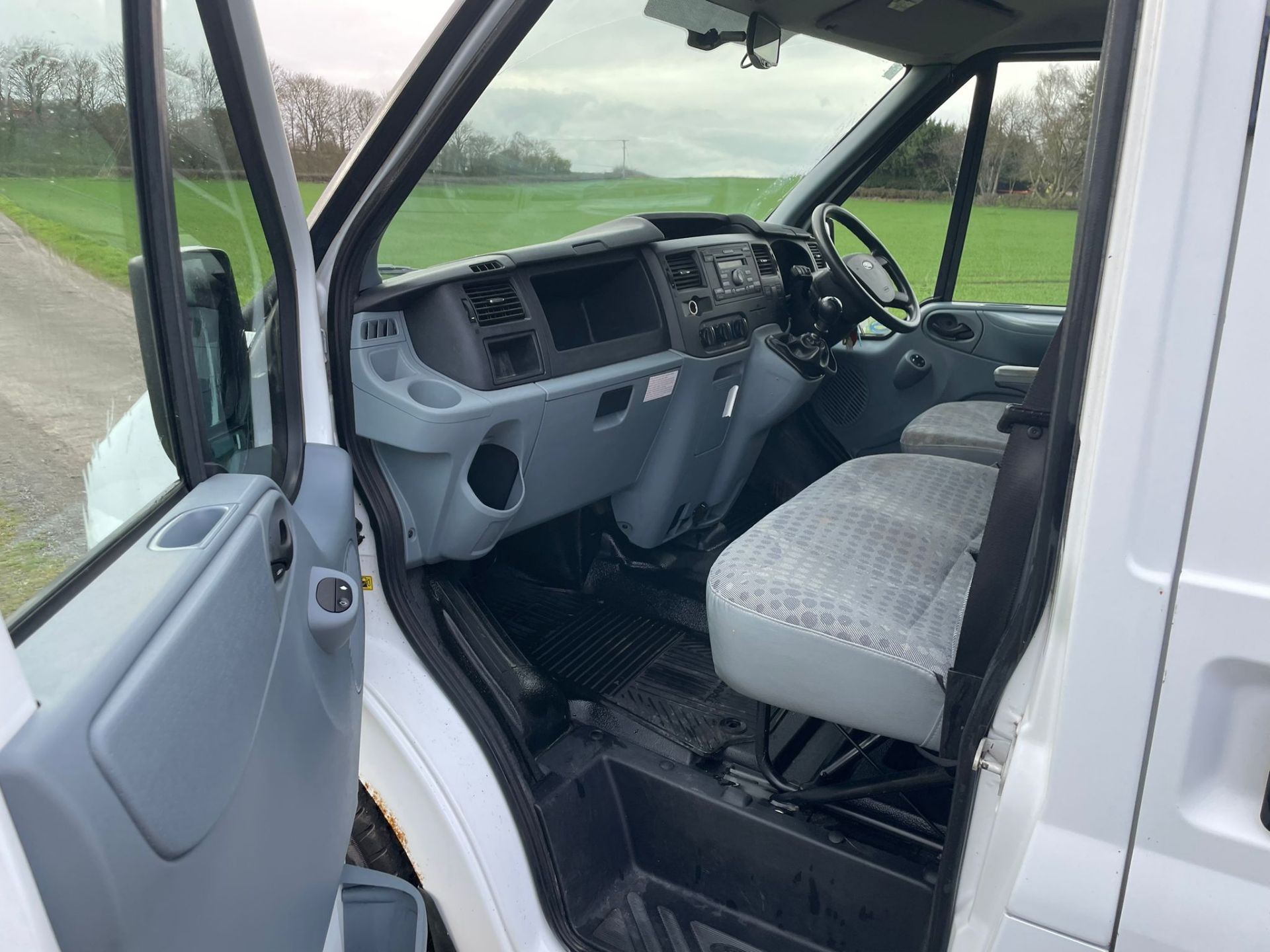 2013 FORD TRANSIT 125 T350 RWD WHITE PANEL VAN *PLUS VAT* - Image 8 of 12