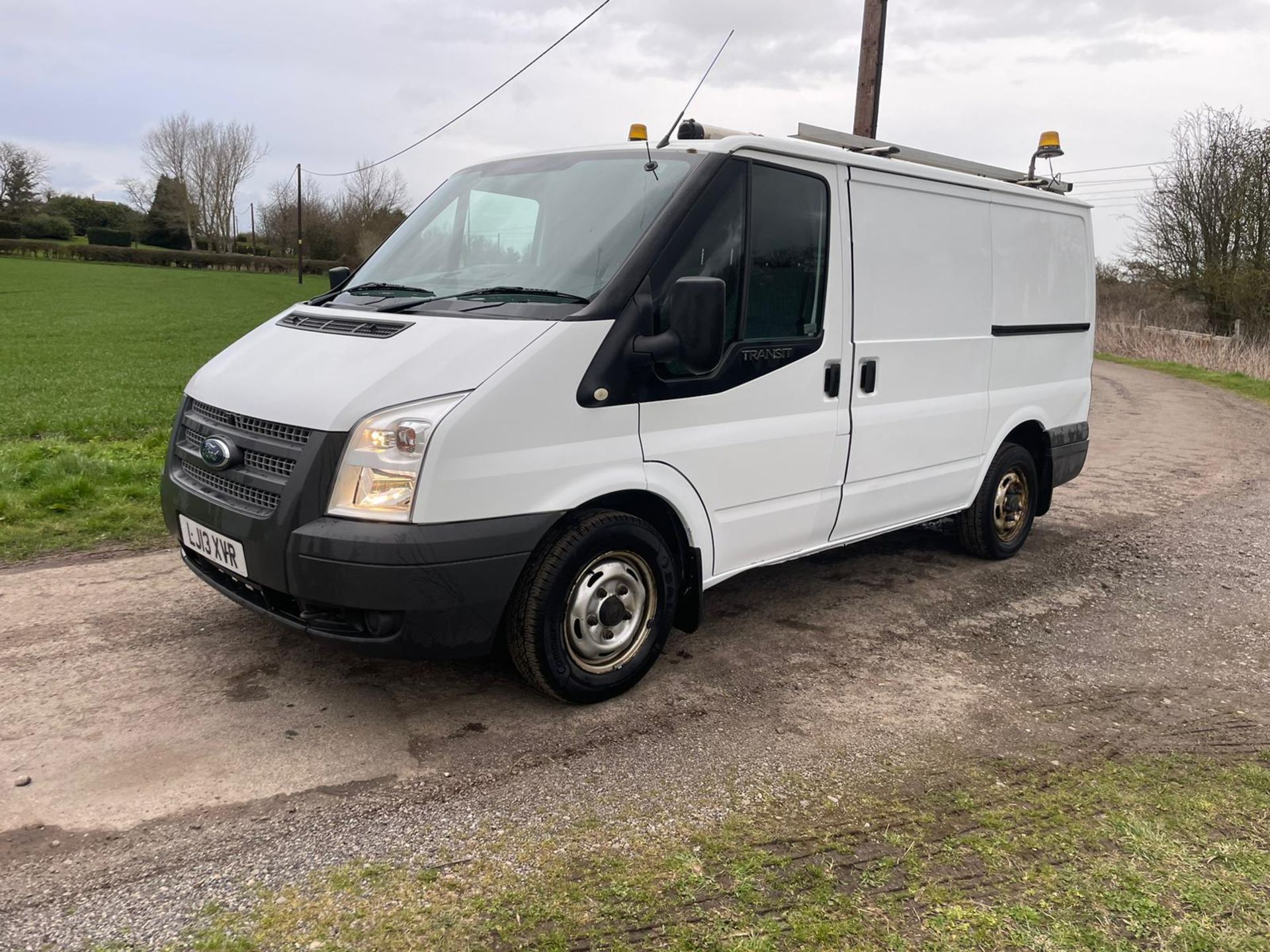 2013 FORD TRANSIT 100 T300 FWD WHITE PANEL VAN *PLUS VAT* - Image 2 of 12