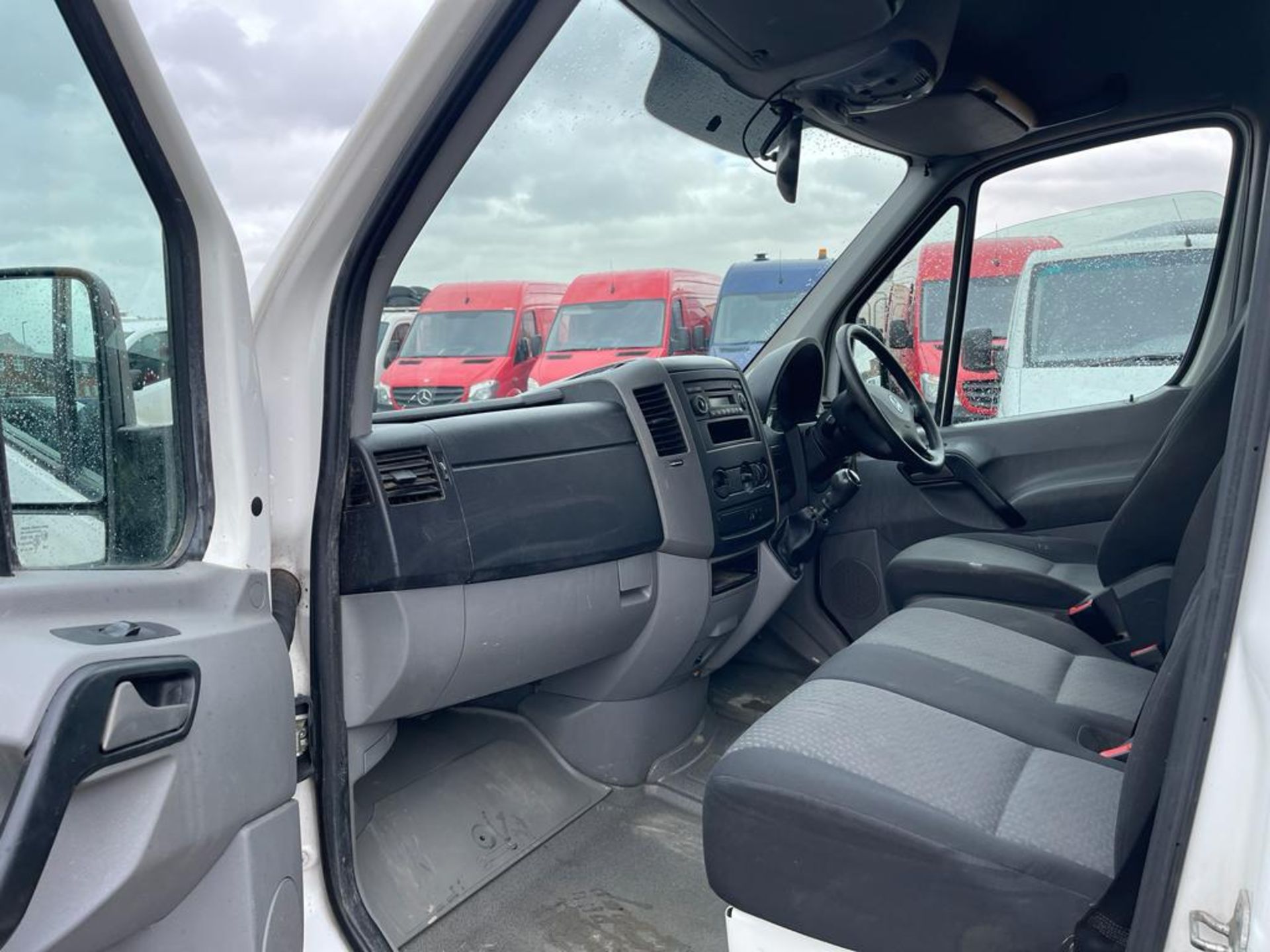 2011 VOLKSWAGEN CRAFTER CR35 TDI 109 LWB WHITE PANEL VAN *NO VAT* - Image 13 of 26