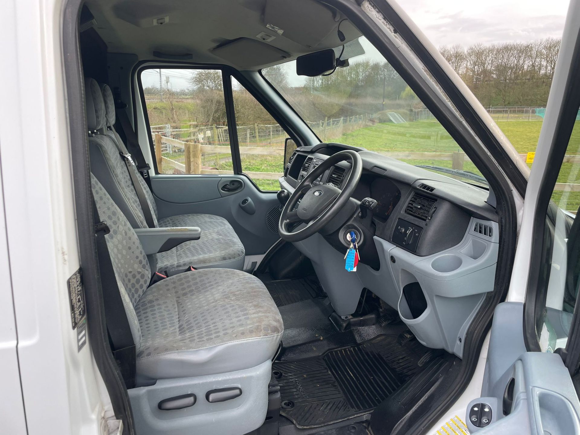 2013 FORD TRANSIT 125 T350 RWD WHITE PANEL VAN *PLUS VAT* - Image 9 of 12