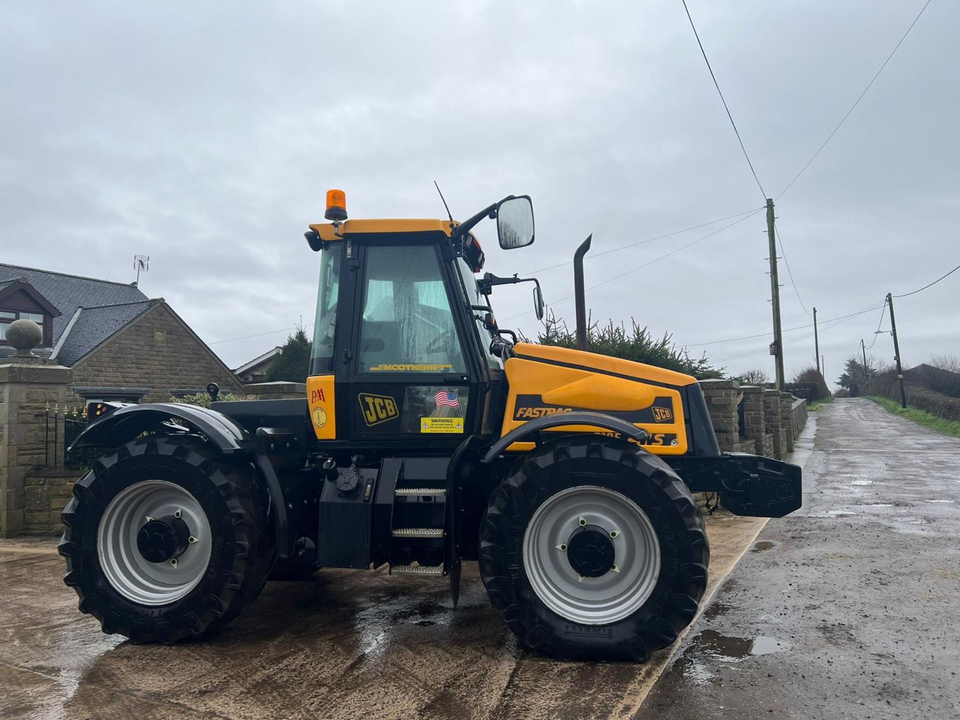 JCB FASTRAC 2135 4WS TRACTOR *PLUS VAT* - Image 2 of 16