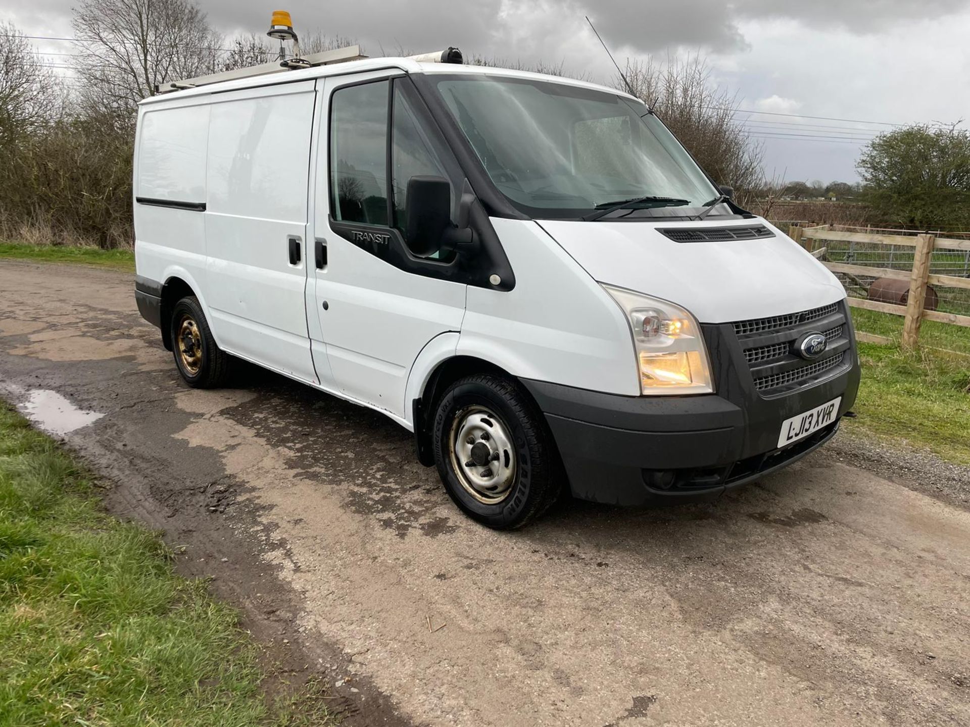 2013 FORD TRANSIT 100 T300 FWD WHITE PANEL VAN *PLUS VAT*