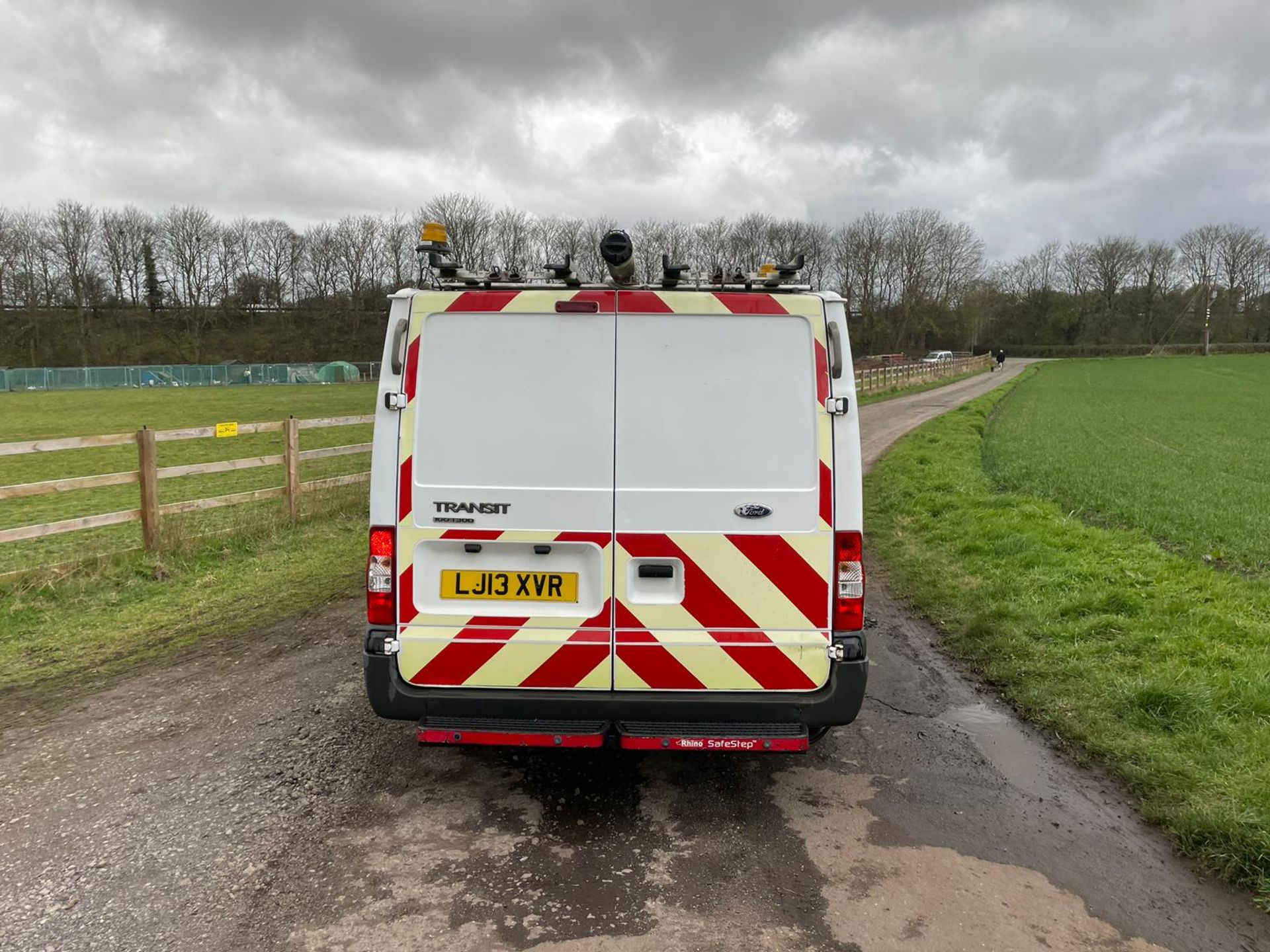 2013 FORD TRANSIT 100 T300 FWD WHITE PANEL VAN *PLUS VAT* - Image 6 of 12