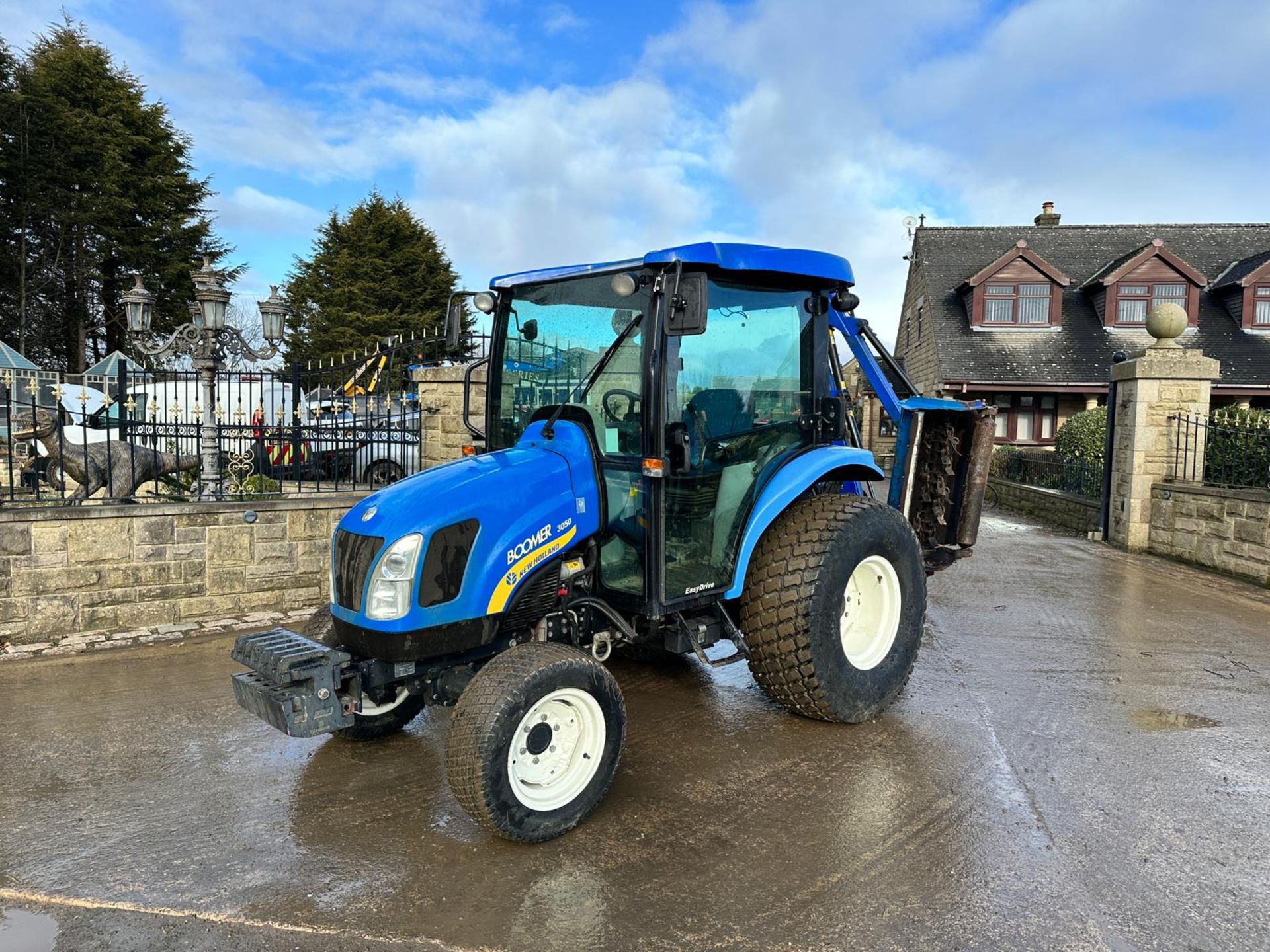 60 Reg. New Holland Boomer 3050 50HP 4WD Compact Tractor With Ryetec SL320H Hedge Cutter *PLUS VAT* - Image 4 of 28