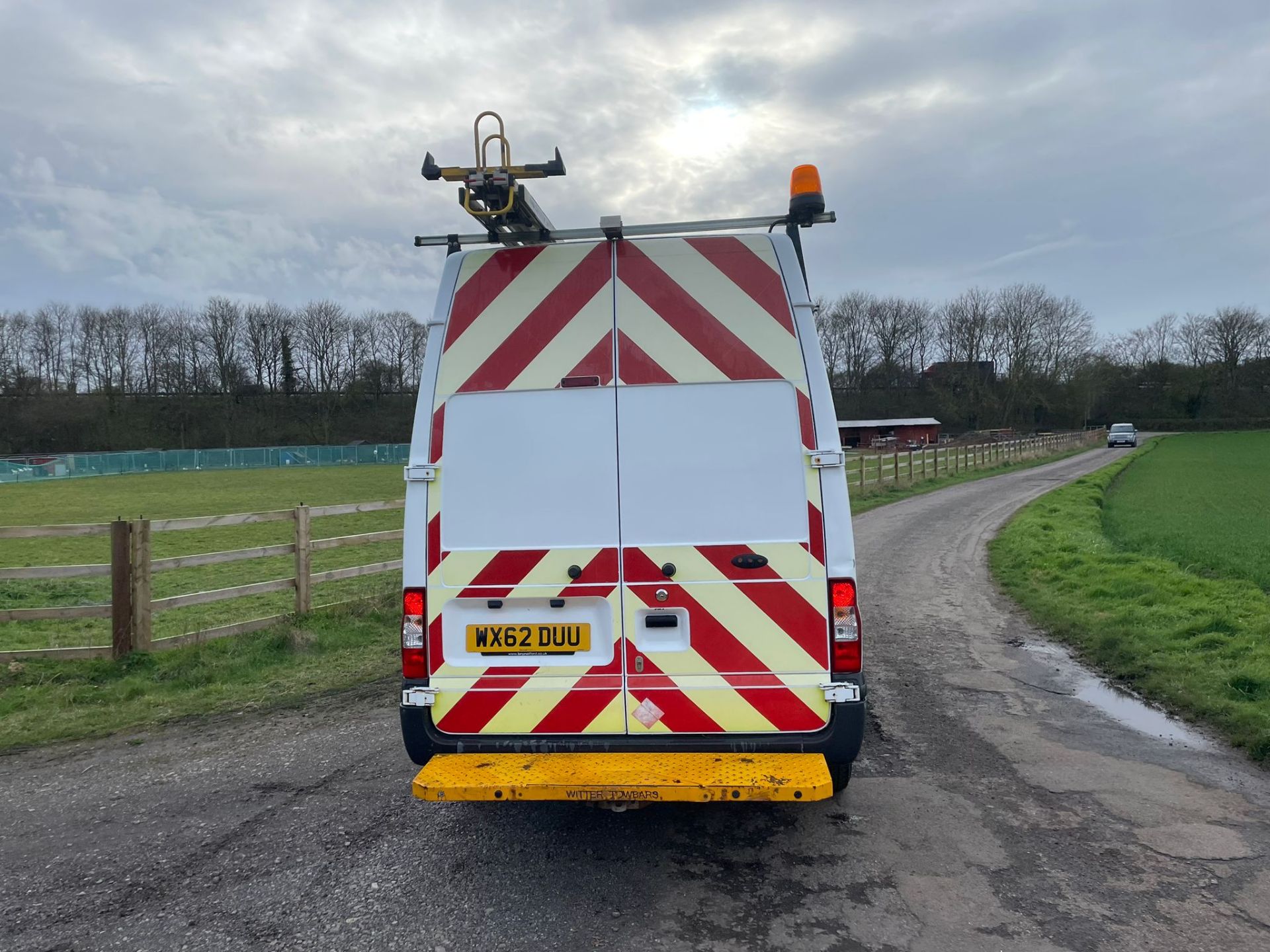 2013 FORD TRANSIT 125 T350 RWD WHITE PANEL VAN *PLUS VAT* - Image 4 of 12