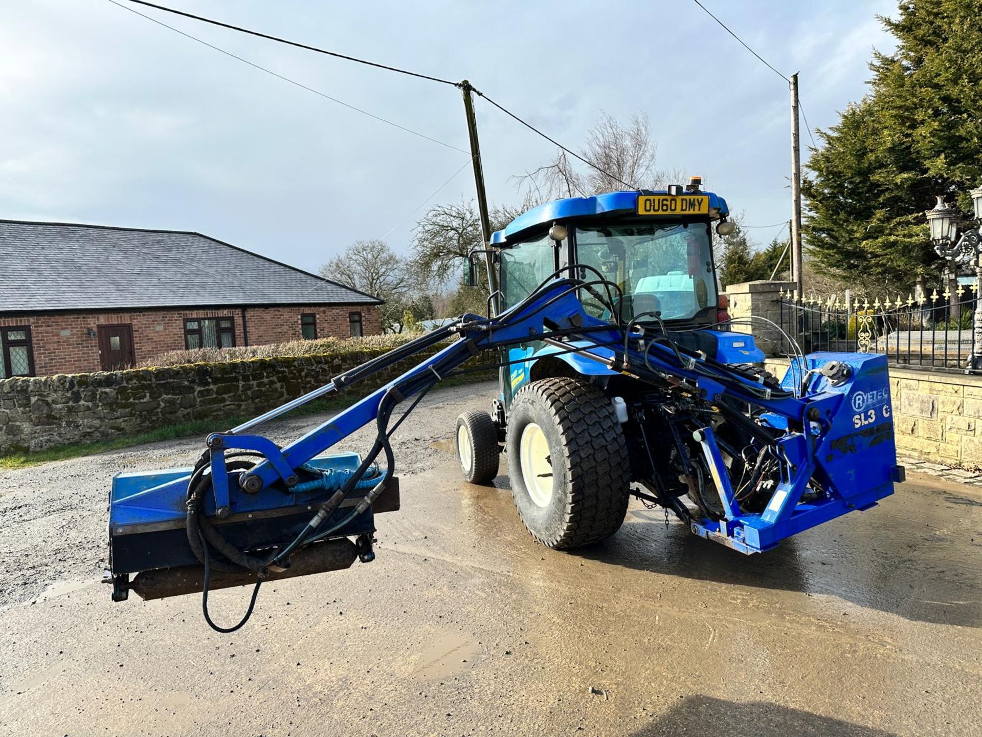 60 Reg. New Holland Boomer 3050 50HP 4WD Compact Tractor With Ryetec SL320H Hedge Cutter *PLUS VAT* - Image 3 of 28
