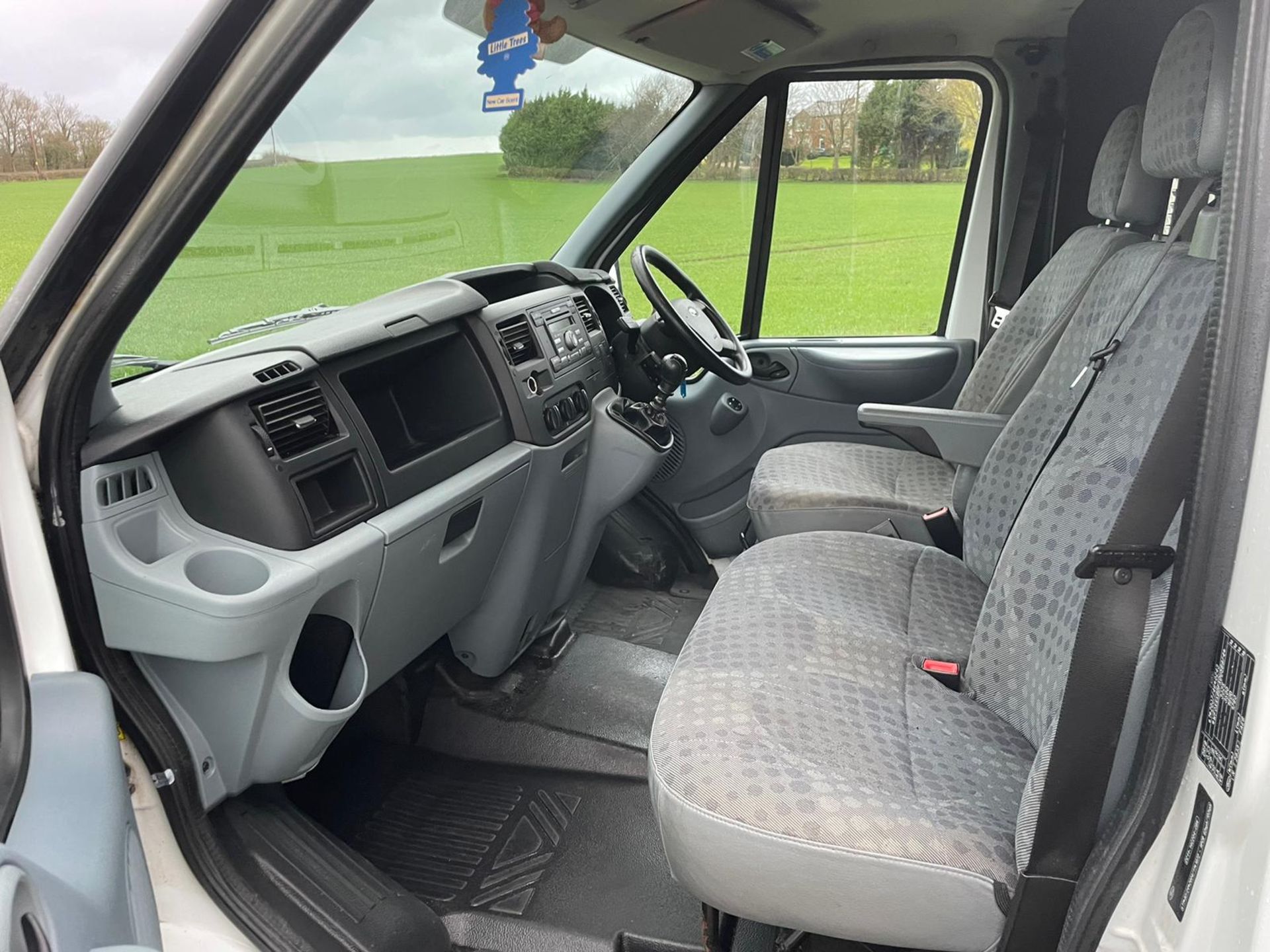 2013 FORD TRANSIT 100 T300 FWD WHITE PANEL VAN *PLUS VAT* - Image 10 of 12