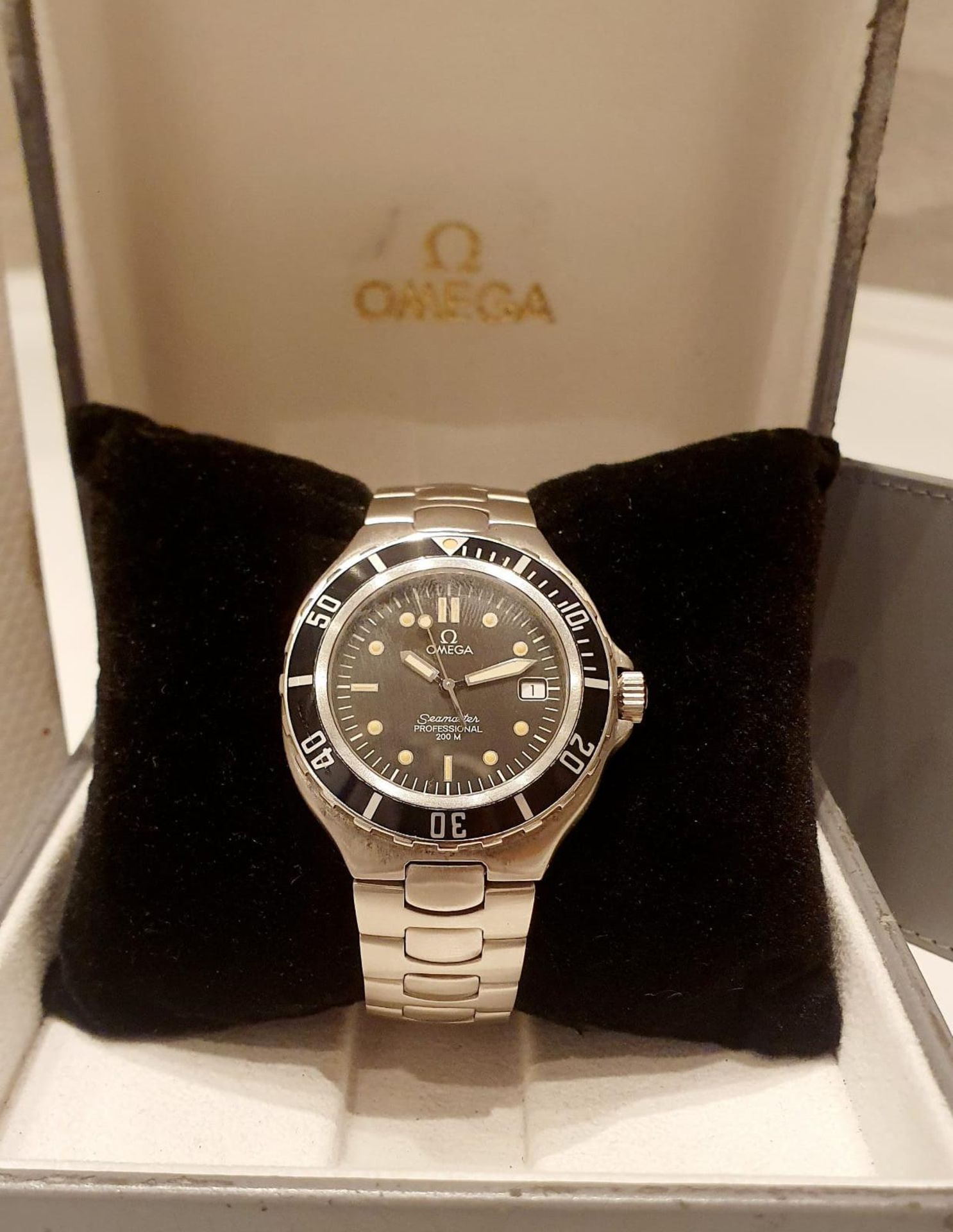 OMEGA SEAMASTER 200m Professional Mens Black Watch Date Feature Steel NO VAT - Image 4 of 6