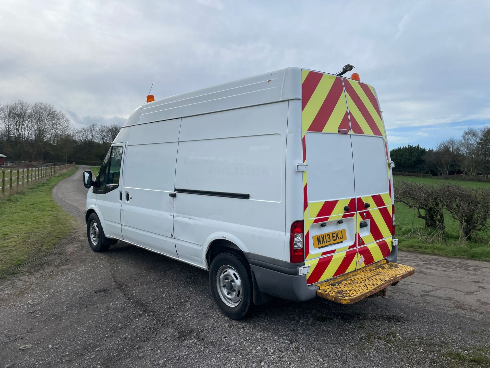 2013 FORD TRANSIT 125 T350 RWD WHITE PANEL VAN *PLUS VAT* - Image 7 of 14