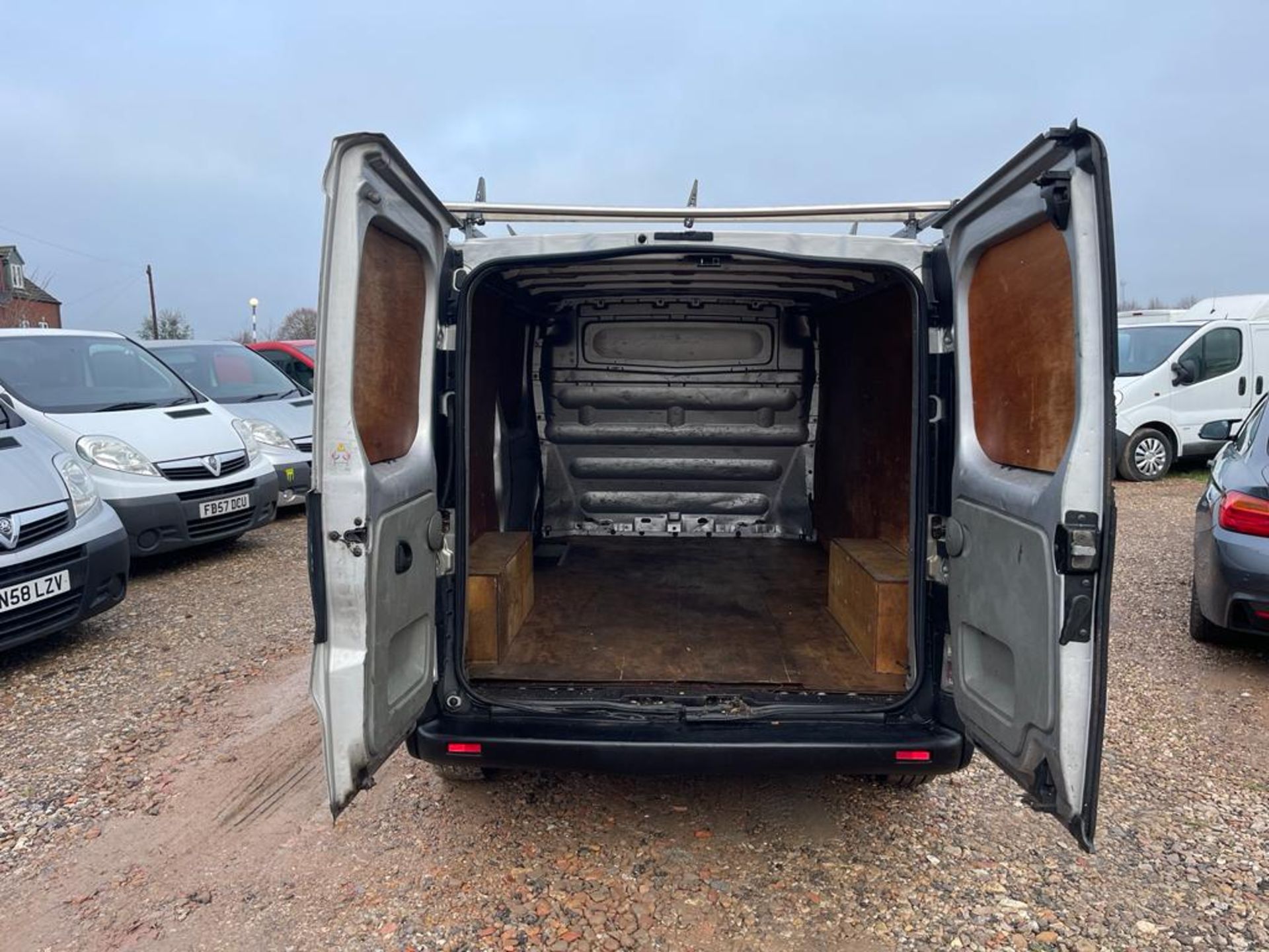 2005 VAUXHALL VIVARO 2900 DTI LWB SILVER PANEL VAN *NO VAT* - Image 5 of 10