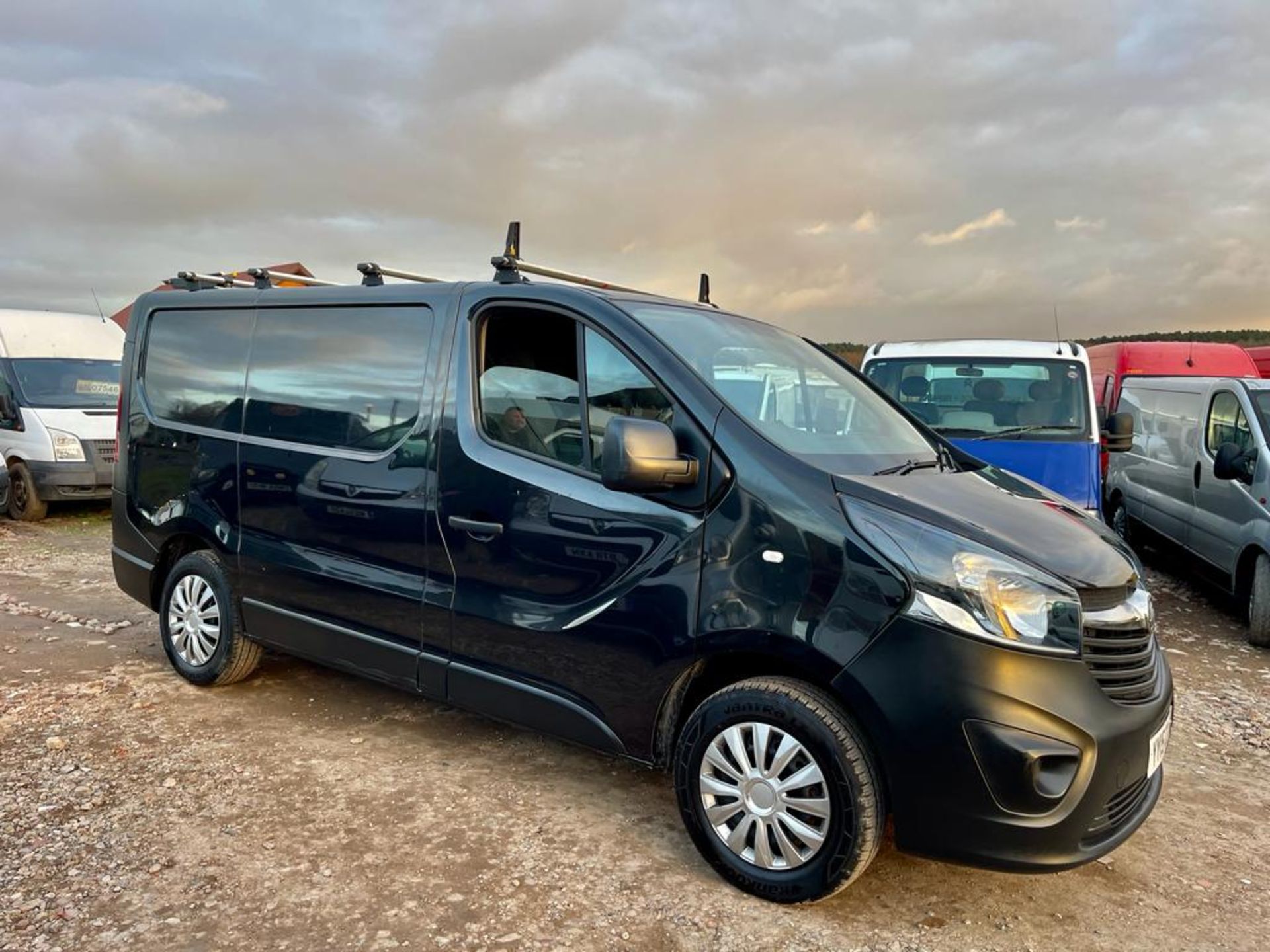 2015 VAUXHALL VIVARO 2700 CDTI BLACK PANEL VAN *NO VAT* - Image 2 of 20