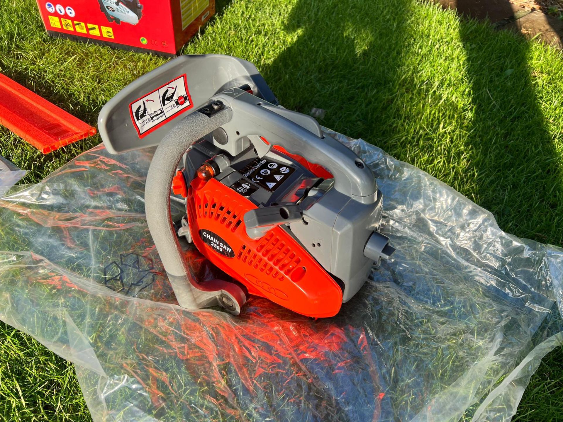 New And Unused Professional Top Handle Chainsaw *NO VAT* - Image 4 of 12