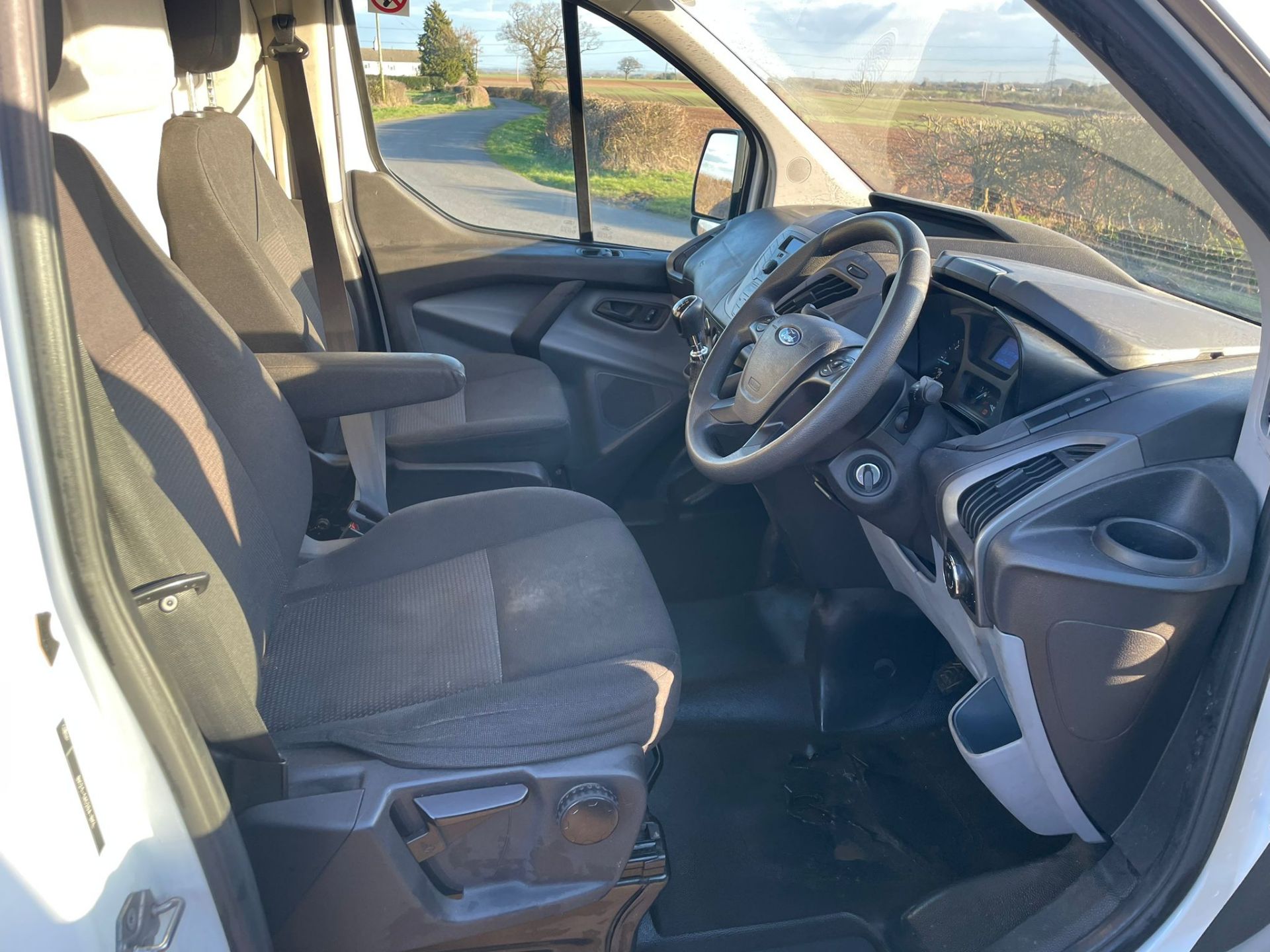 2015 FORD TRANSIT CUSTOM 310 ECO-TECH WHITE PANEL VAN *PLUS VAT* - Image 10 of 14