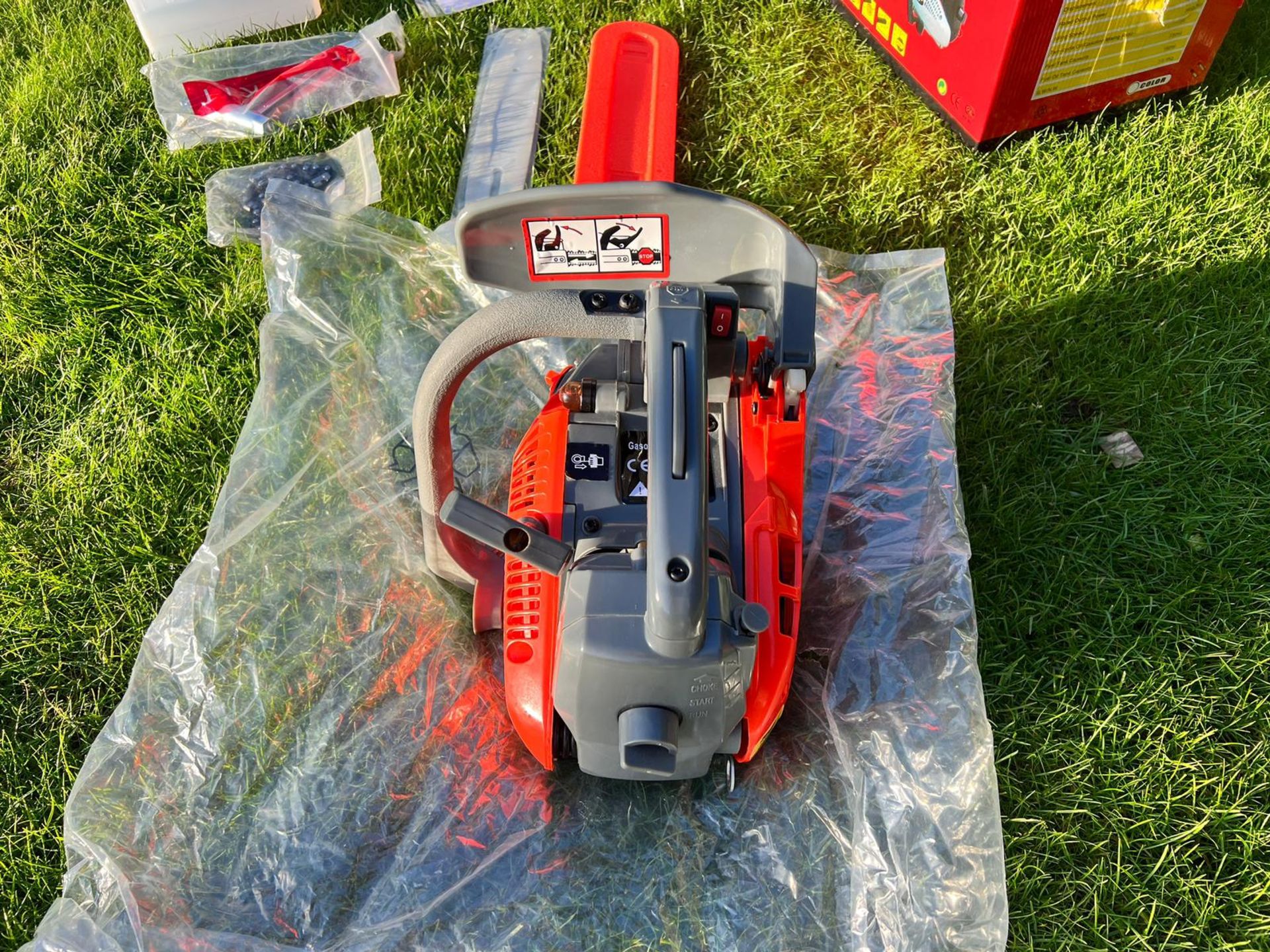 New And Unused Professional Top Handle Chainsaw *NO VAT* - Image 5 of 12