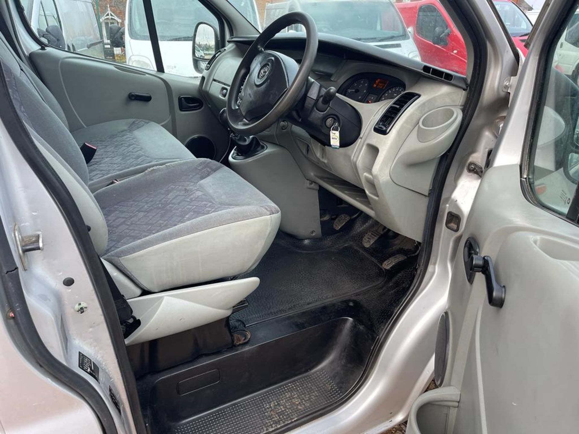 2005 VAUXHALL VIVARO 2900 DTI LWB SILVER PANEL VAN *NO VAT* - Image 6 of 10