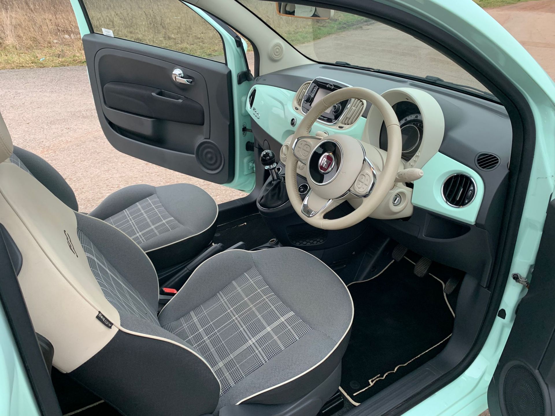 2015 FIAT 500 LOUNGE TWIN AIR GREEN HATCHBACK *NO VAT* - Image 10 of 16