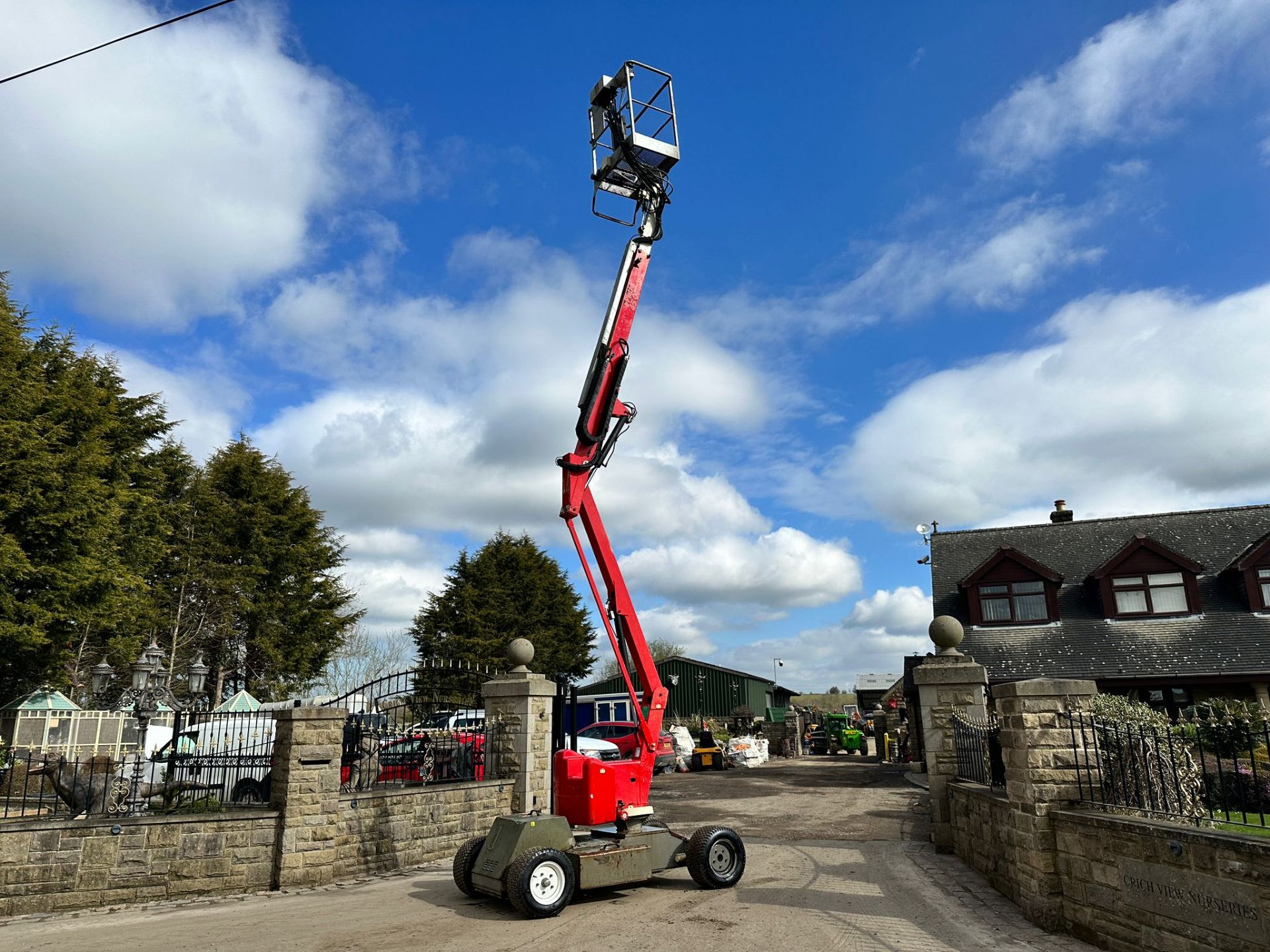 2010 Niftylift HR12 NDE HeightRider 12 Bi-Fuel Wheeled Boom Lift *PLUS VAT* - Image 8 of 19