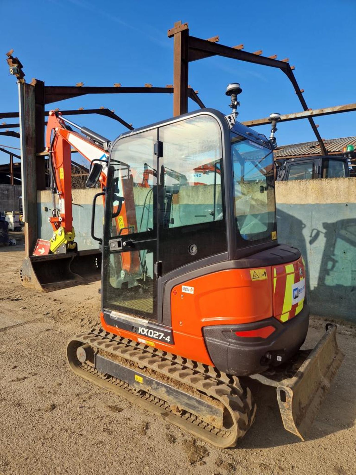 Kubota kx027 with hydraulic hitch and four buckets *PLUS VAT* - Image 4 of 7