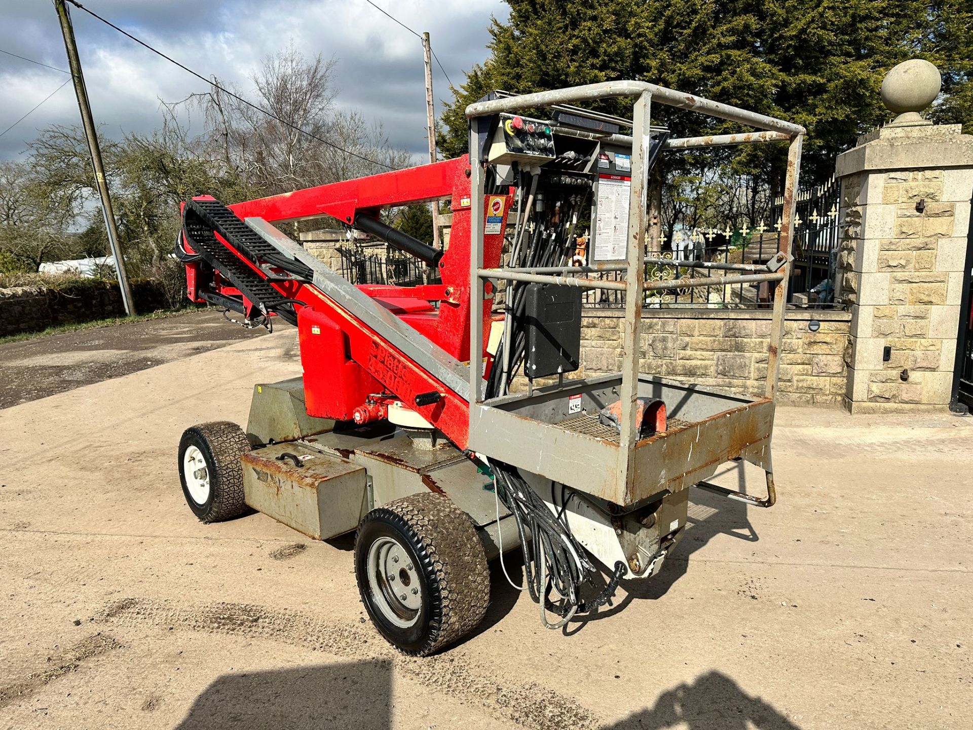 2010 Niftylift HR12 NDE HeightRider 12 Bi-Fuel Wheeled Boom Lift *PLUS VAT* - Image 2 of 19