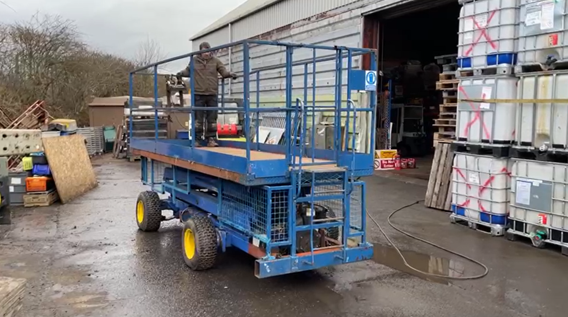 DIESEL SCISSOR LIFT *PLUS VAT* - Image 2 of 2