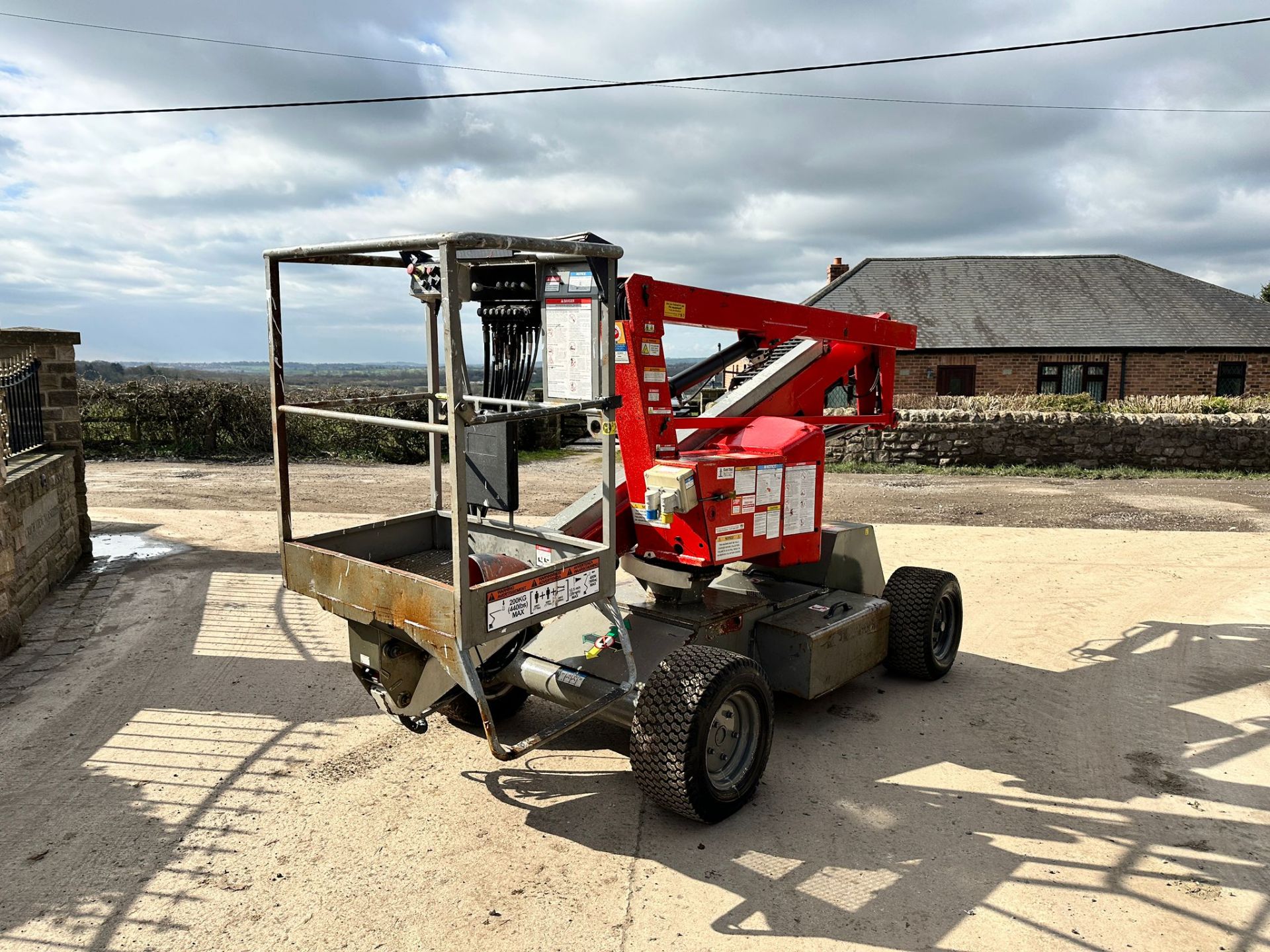 2010 Niftylift HR12 NDE HeightRider 12 Bi-Fuel Wheeled Boom Lift *PLUS VAT* - Image 3 of 19