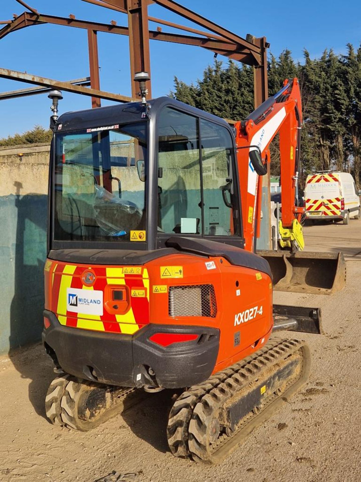 Kubota kx027 with hydraulic hitch and four buckets *PLUS VAT* - Image 3 of 7