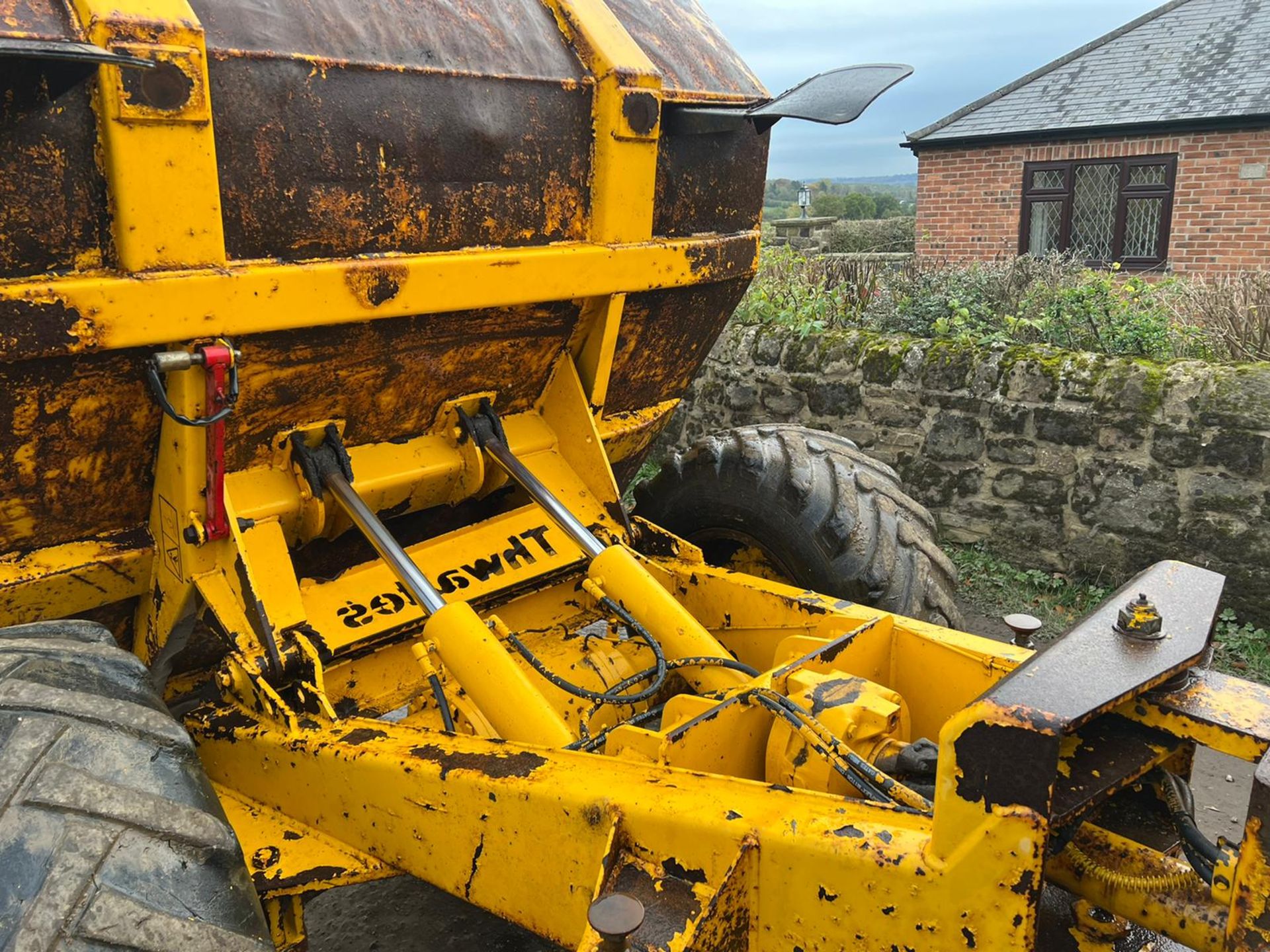 THWAITES ALLDRIVE 6 TON 4WD DUMPER, RUNS DRIVES AND LIFTS, SHOWING A LOW 3103 HOURS PLUS VAT - Image 11 of 11